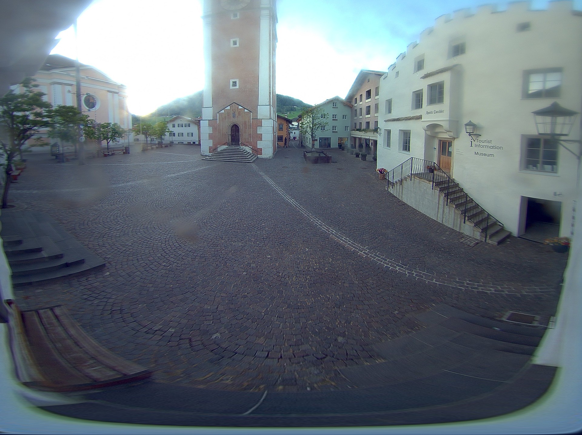 Archiv Foto Webcam Dorfplatz Kastelruth, Südtirol