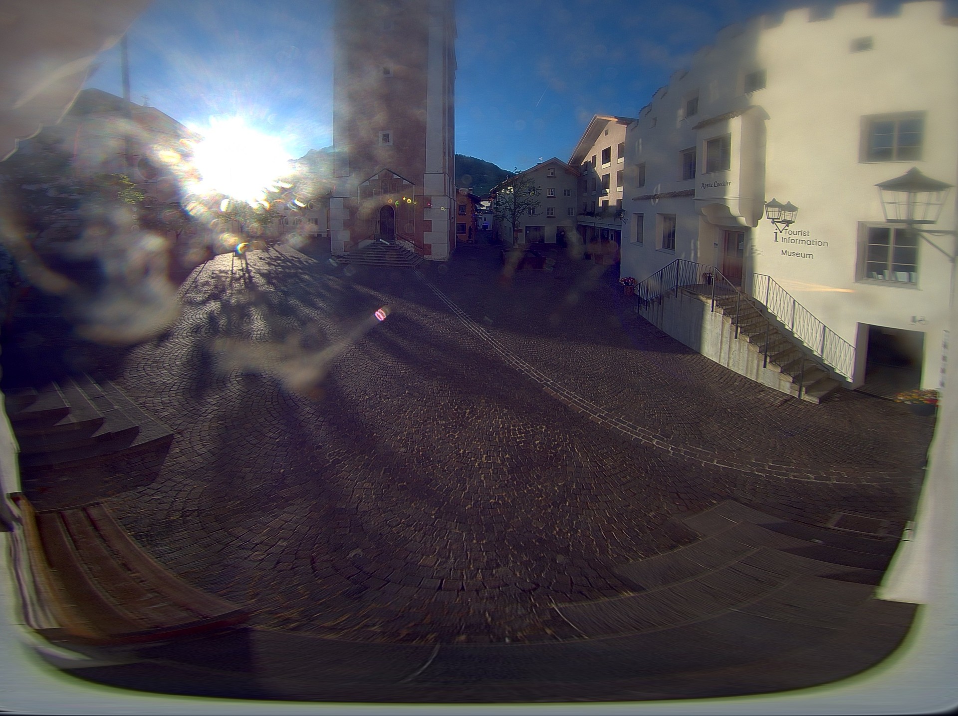Archiv Foto Webcam Dorfplatz Kastelruth, Südtirol