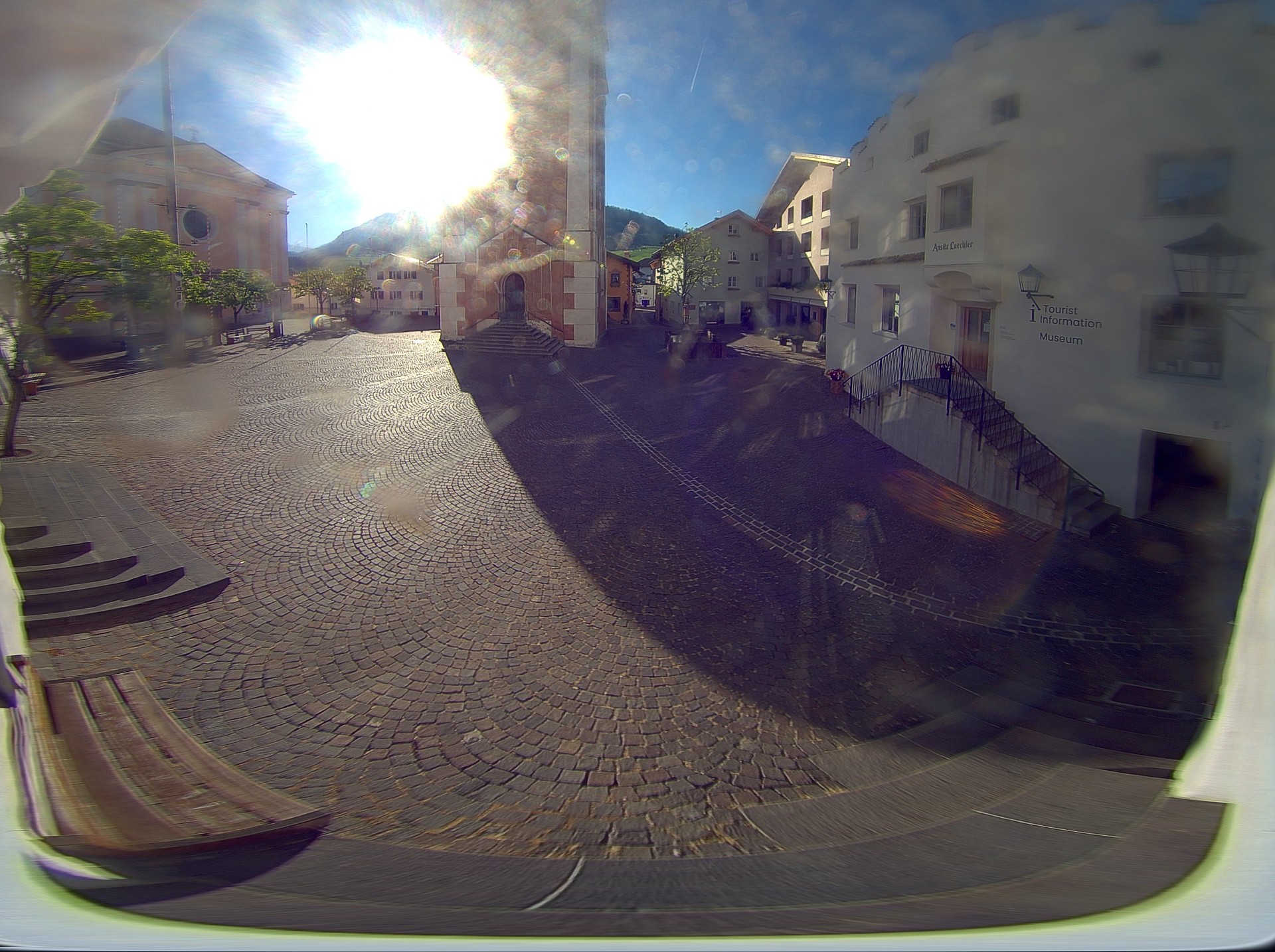 Archiv Foto Webcam Dorfplatz Kastelruth, Südtirol