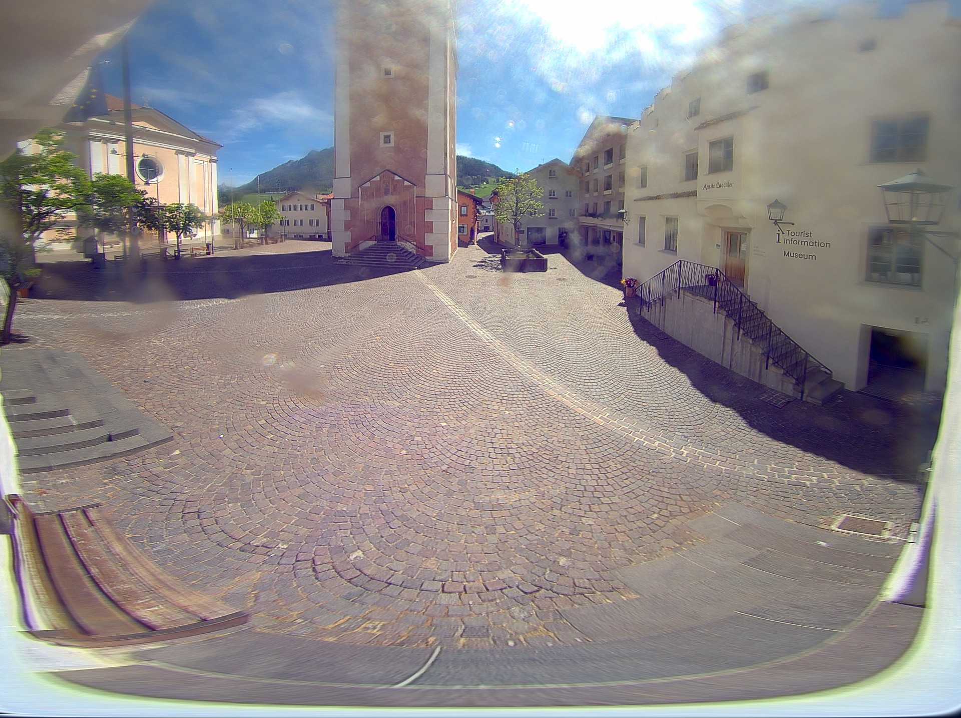 Archiv Foto Webcam Dorfplatz Kastelruth, Südtirol
