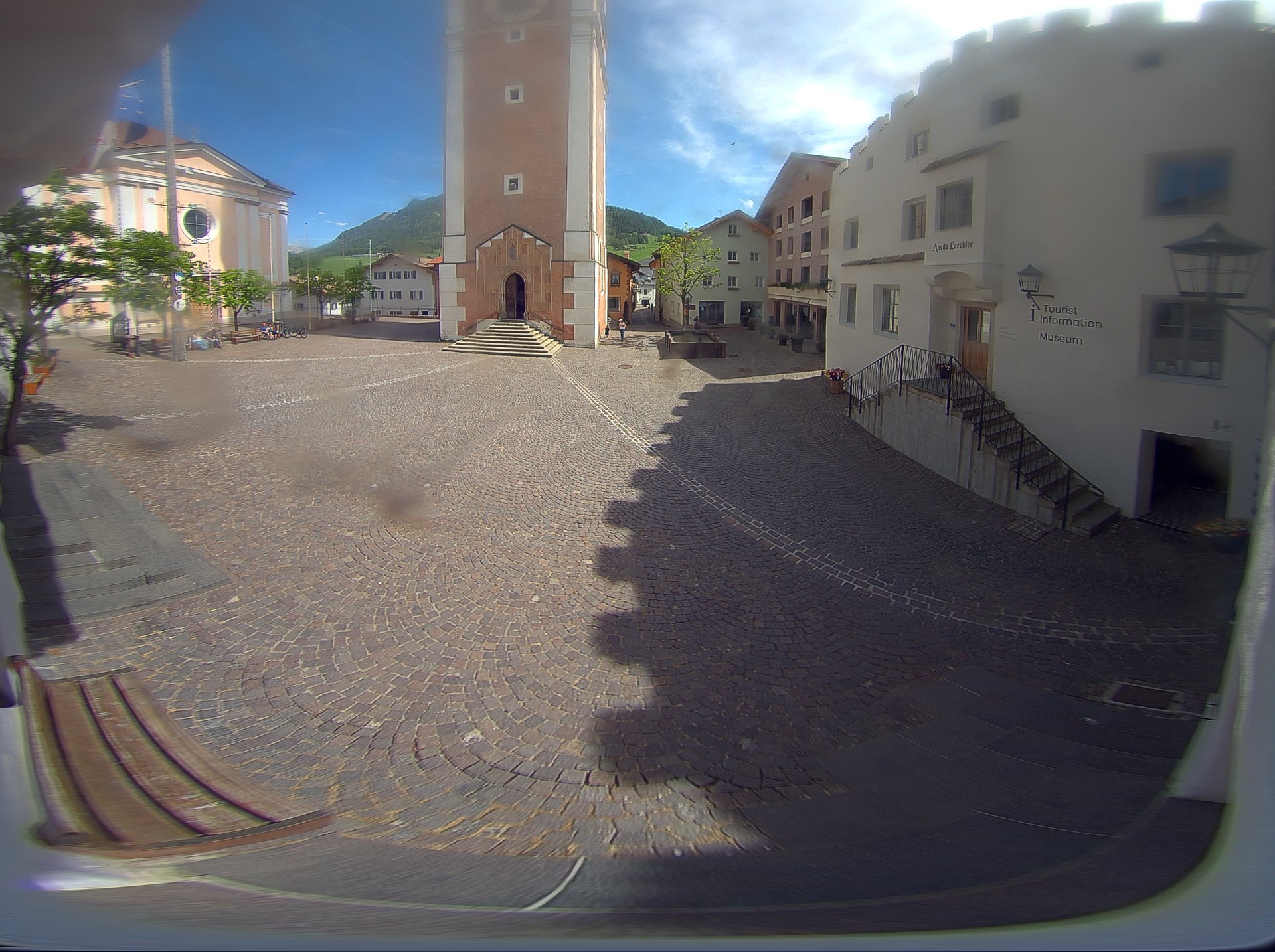 Archiv Foto Webcam Dorfplatz Kastelruth, Südtirol