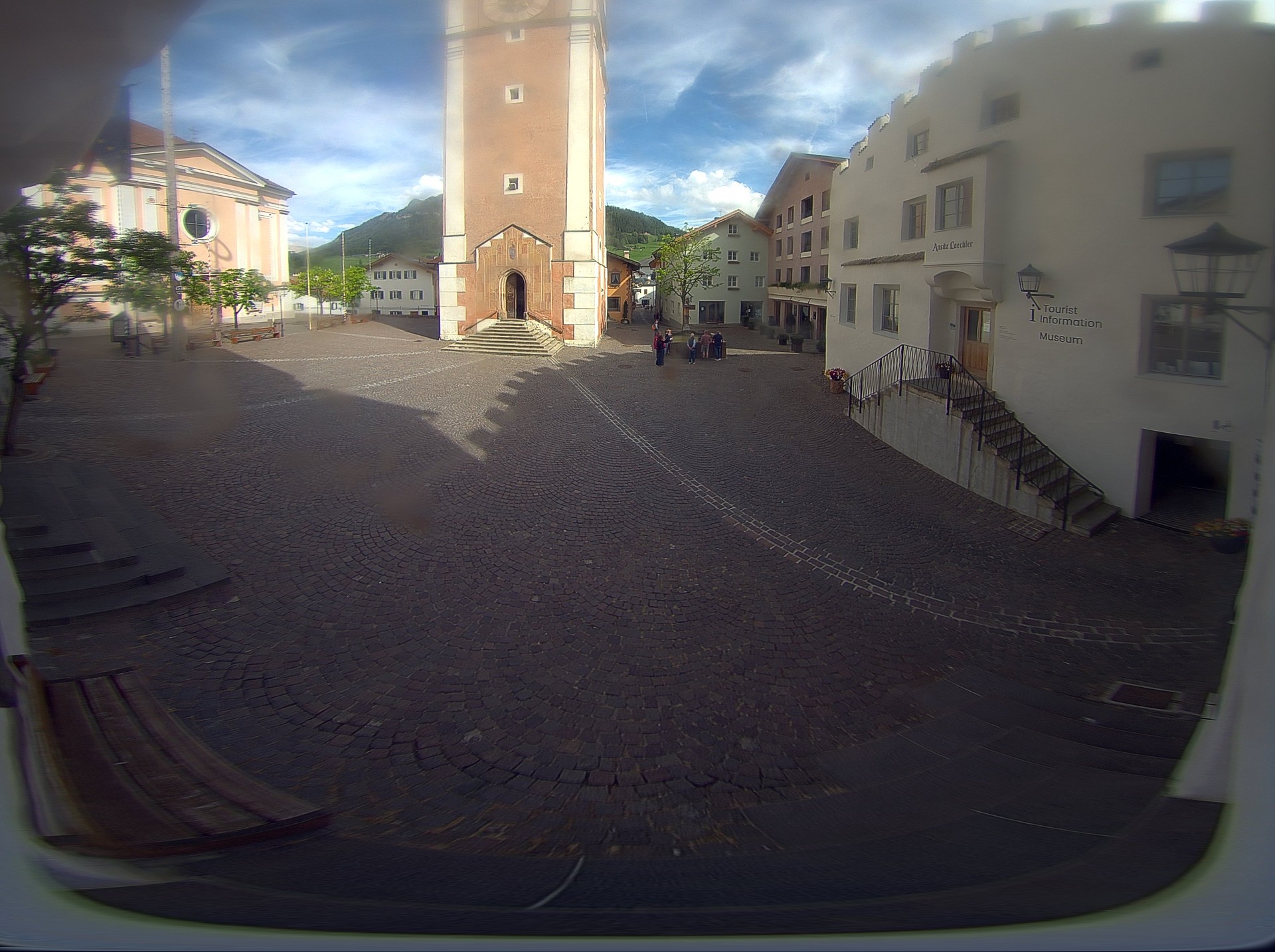 Archiv Foto Webcam Dorfplatz Kastelruth, Südtirol