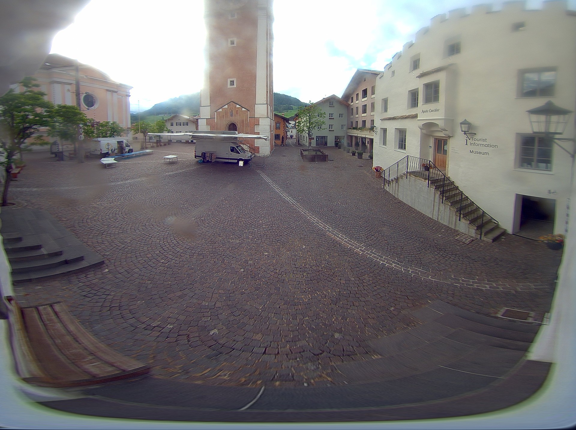 Archiv Foto Webcam Dorfplatz Kastelruth, Südtirol