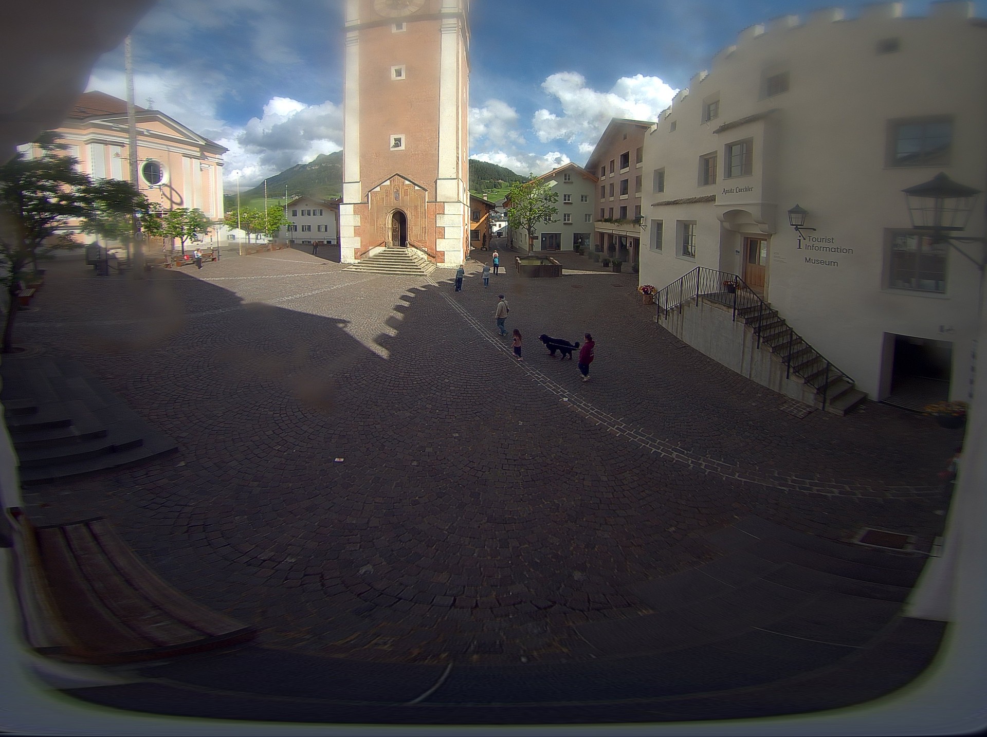 Archiv Foto Webcam Dorfplatz Kastelruth, Südtirol