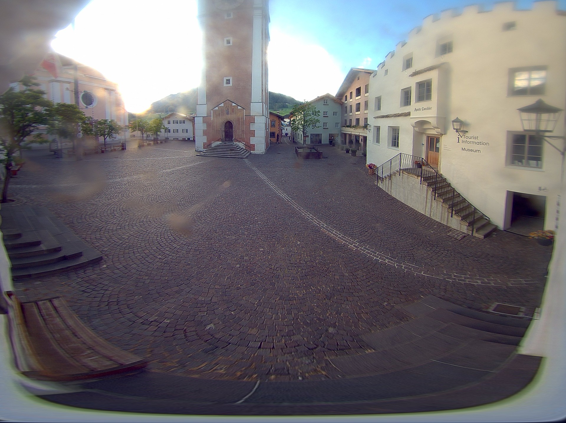 Archiv Foto Webcam Dorfplatz Kastelruth, Südtirol