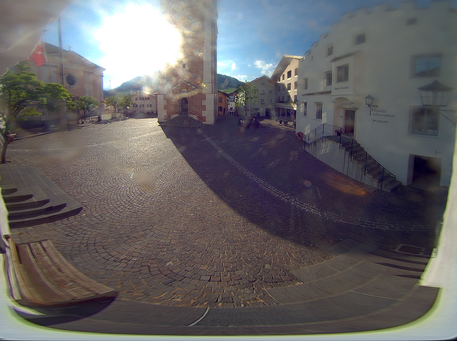 Archiv Foto Webcam Dorfplatz Kastelruth, Südtirol