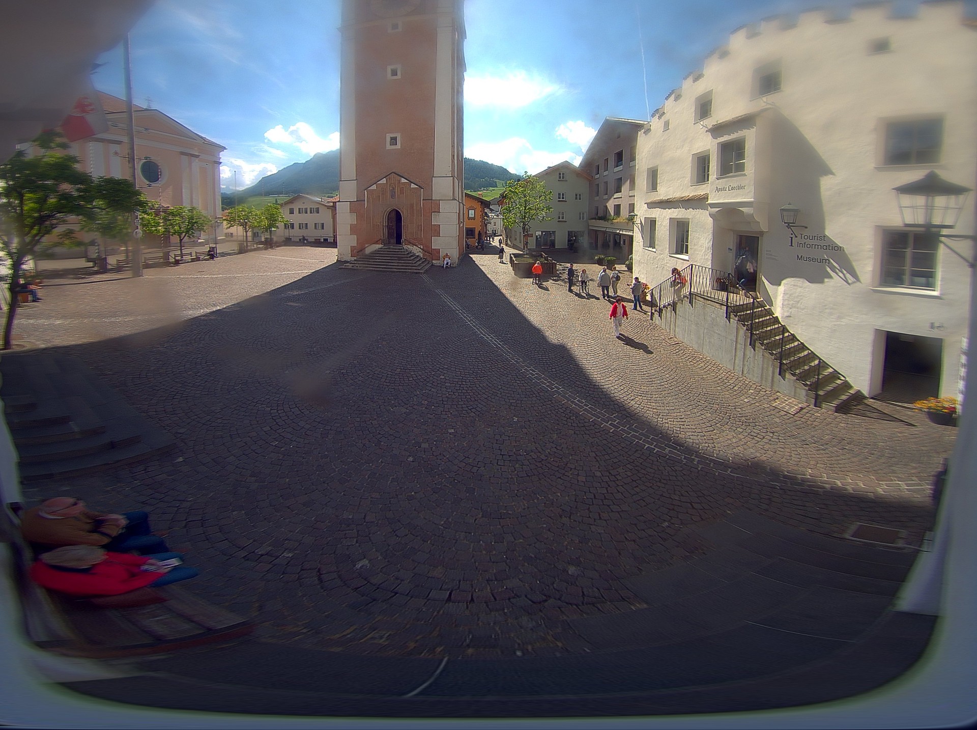 Archiv Foto Webcam Dorfplatz Kastelruth, Südtirol