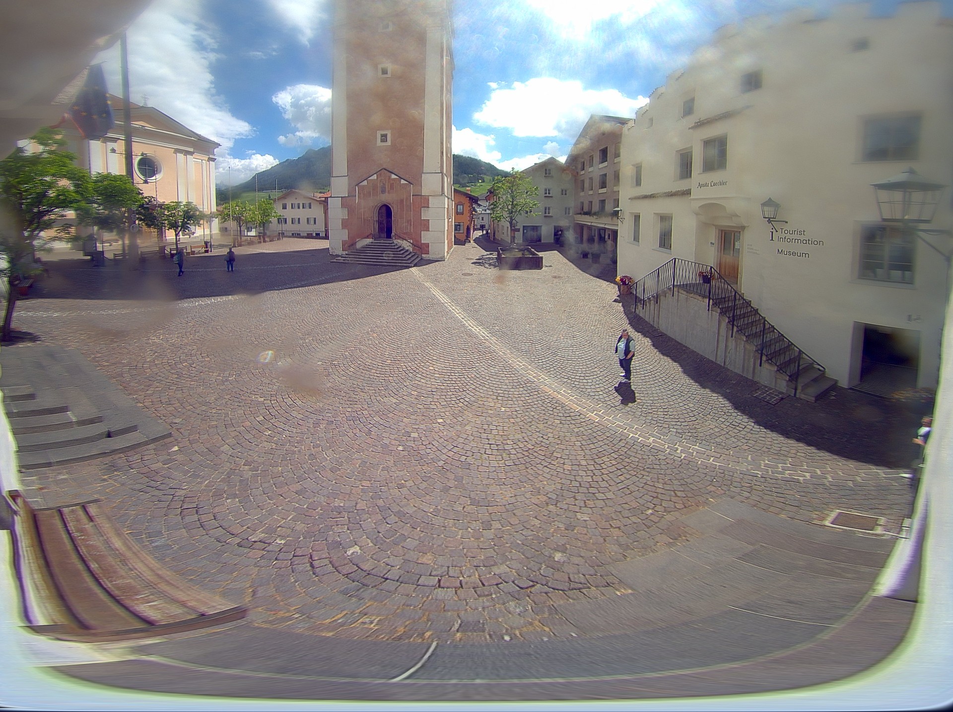 Archiv Foto Webcam Dorfplatz Kastelruth, Südtirol