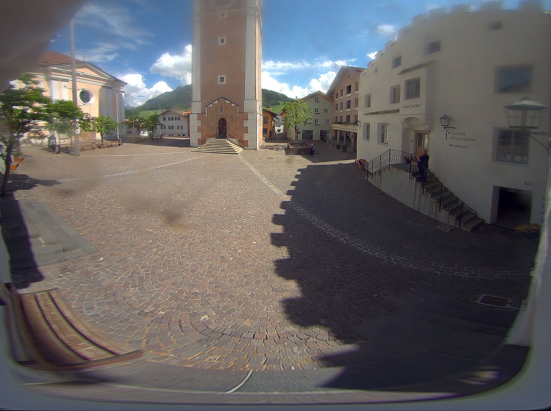 Archiv Foto Webcam Dorfplatz Kastelruth, Südtirol