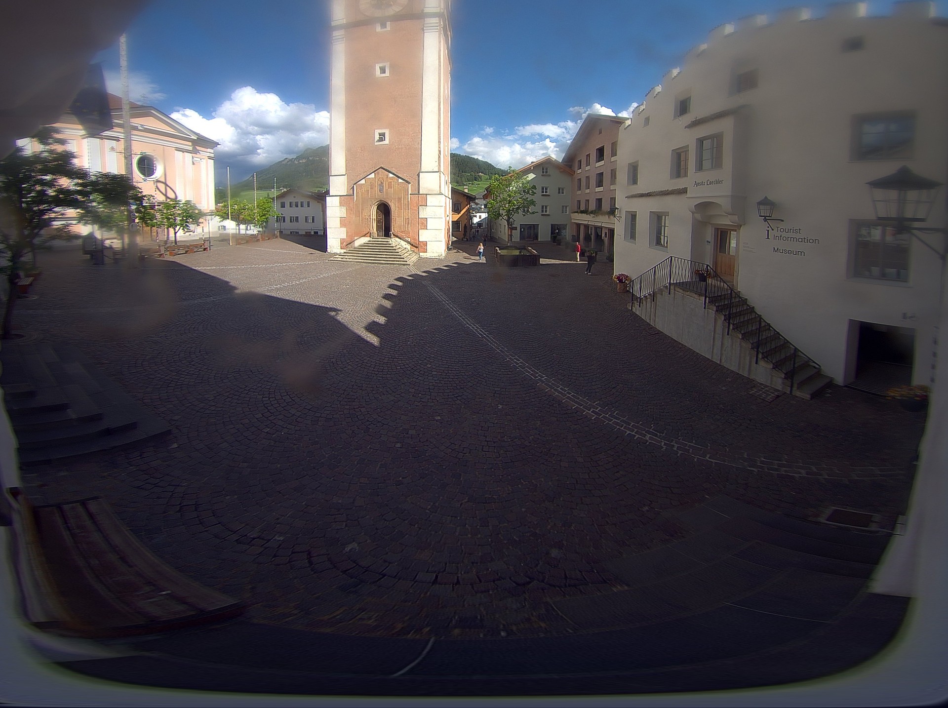 Archiv Foto Webcam Dorfplatz Kastelruth, Südtirol