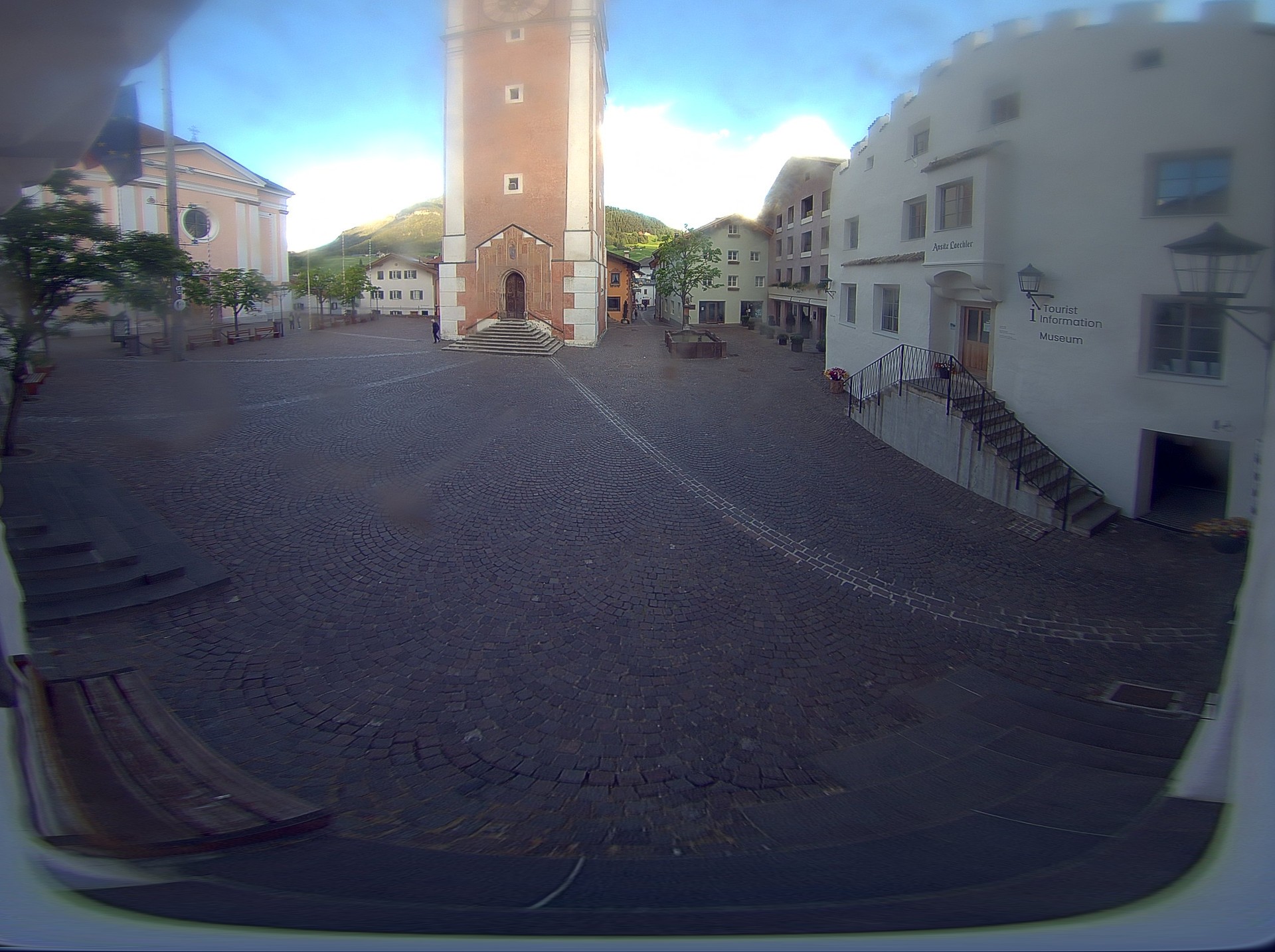 Archiv Foto Webcam Dorfplatz Kastelruth, Südtirol