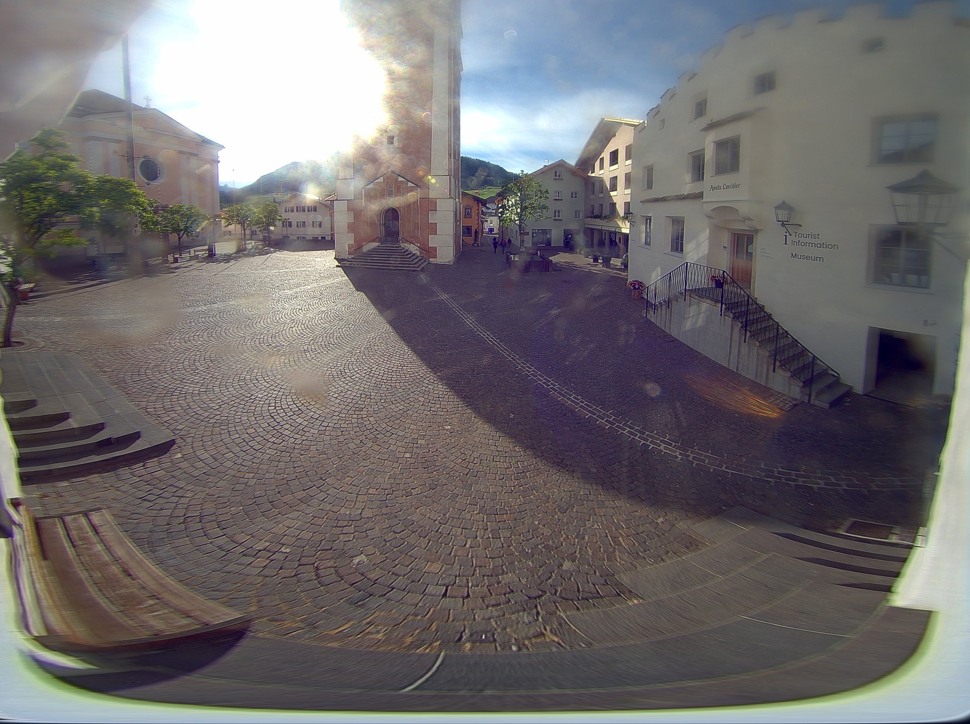 Archiv Foto Webcam Dorfplatz Kastelruth, Südtirol