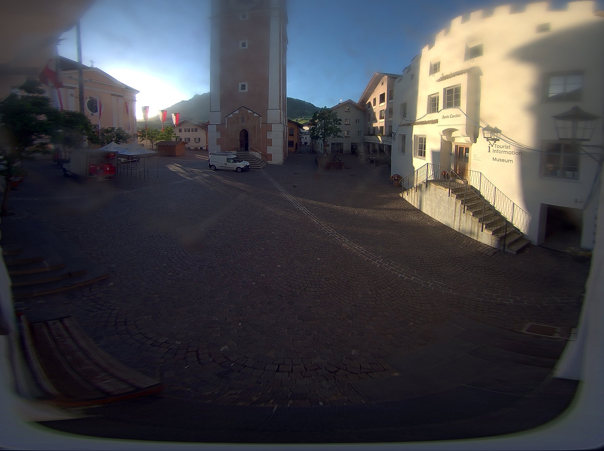 Archiv Foto Webcam Dorfplatz Kastelruth, Südtirol