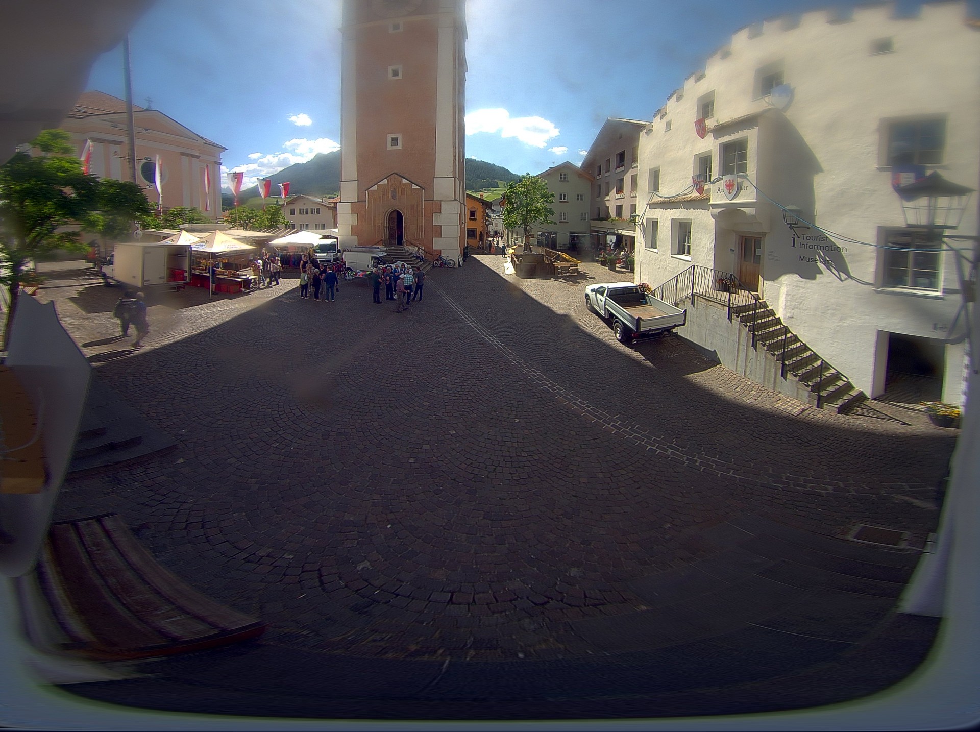 Archiv Foto Webcam Dorfplatz Kastelruth, Südtirol