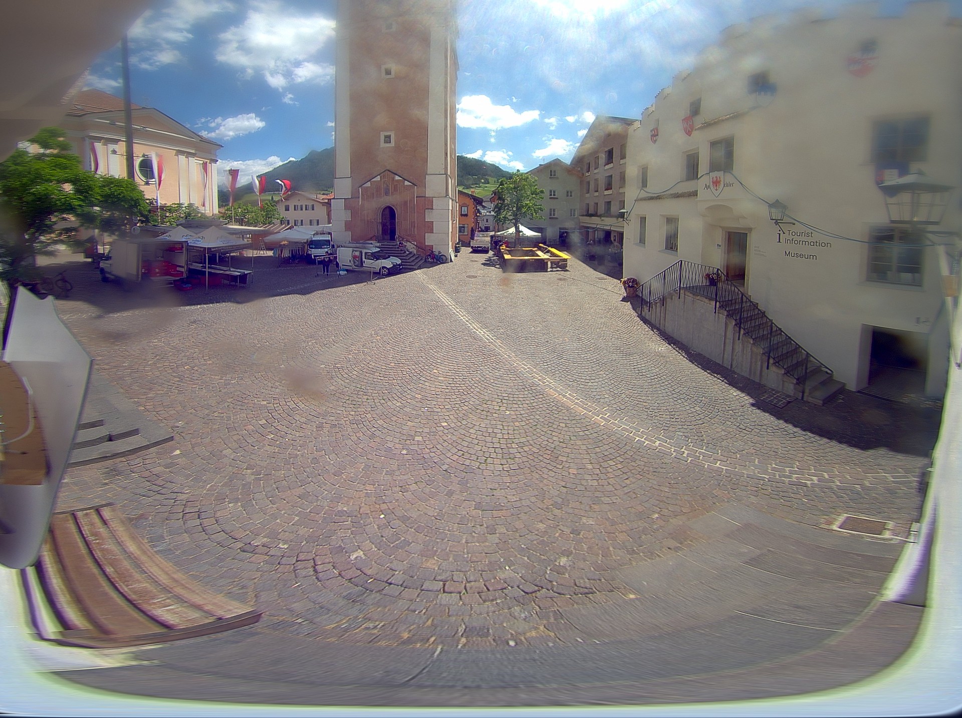 Archiv Foto Webcam Dorfplatz Kastelruth, Südtirol