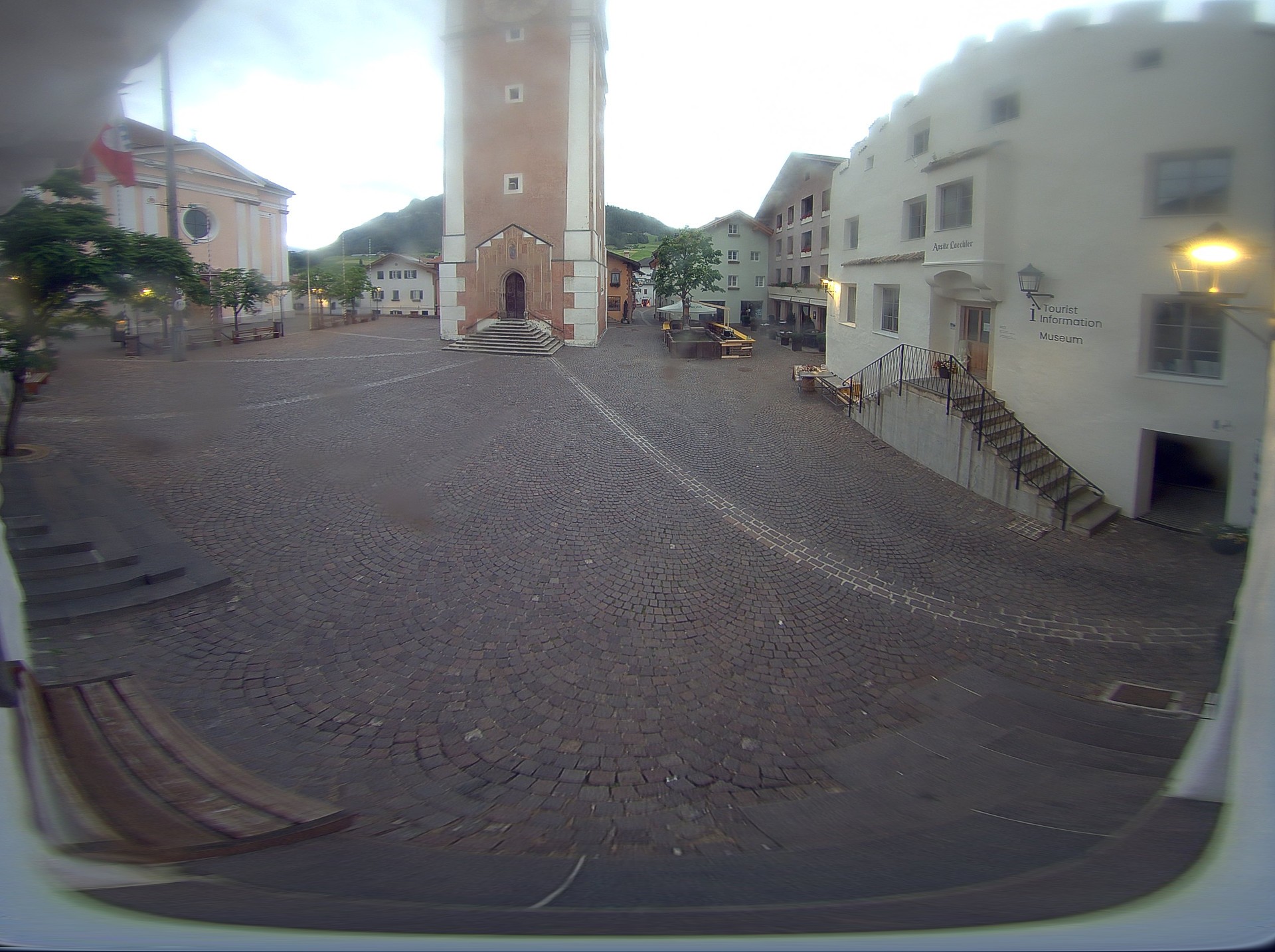 Archiv Foto Webcam Dorfplatz Kastelruth, Südtirol