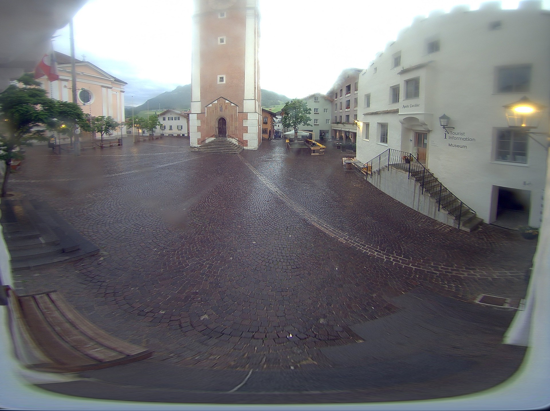 Archiv Foto Webcam Dorfplatz Kastelruth, Südtirol