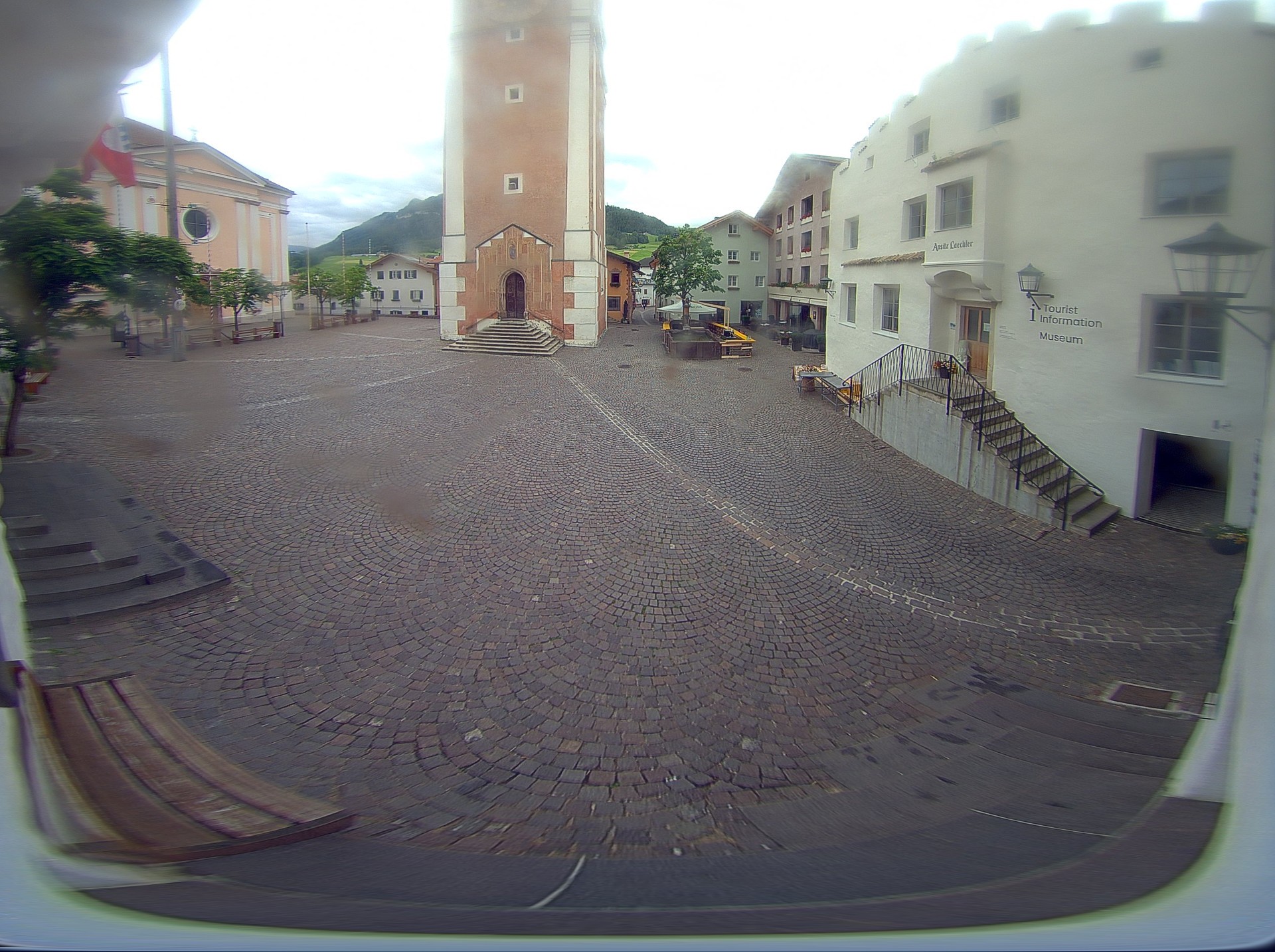 Archiv Foto Webcam Dorfplatz Kastelruth, Südtirol