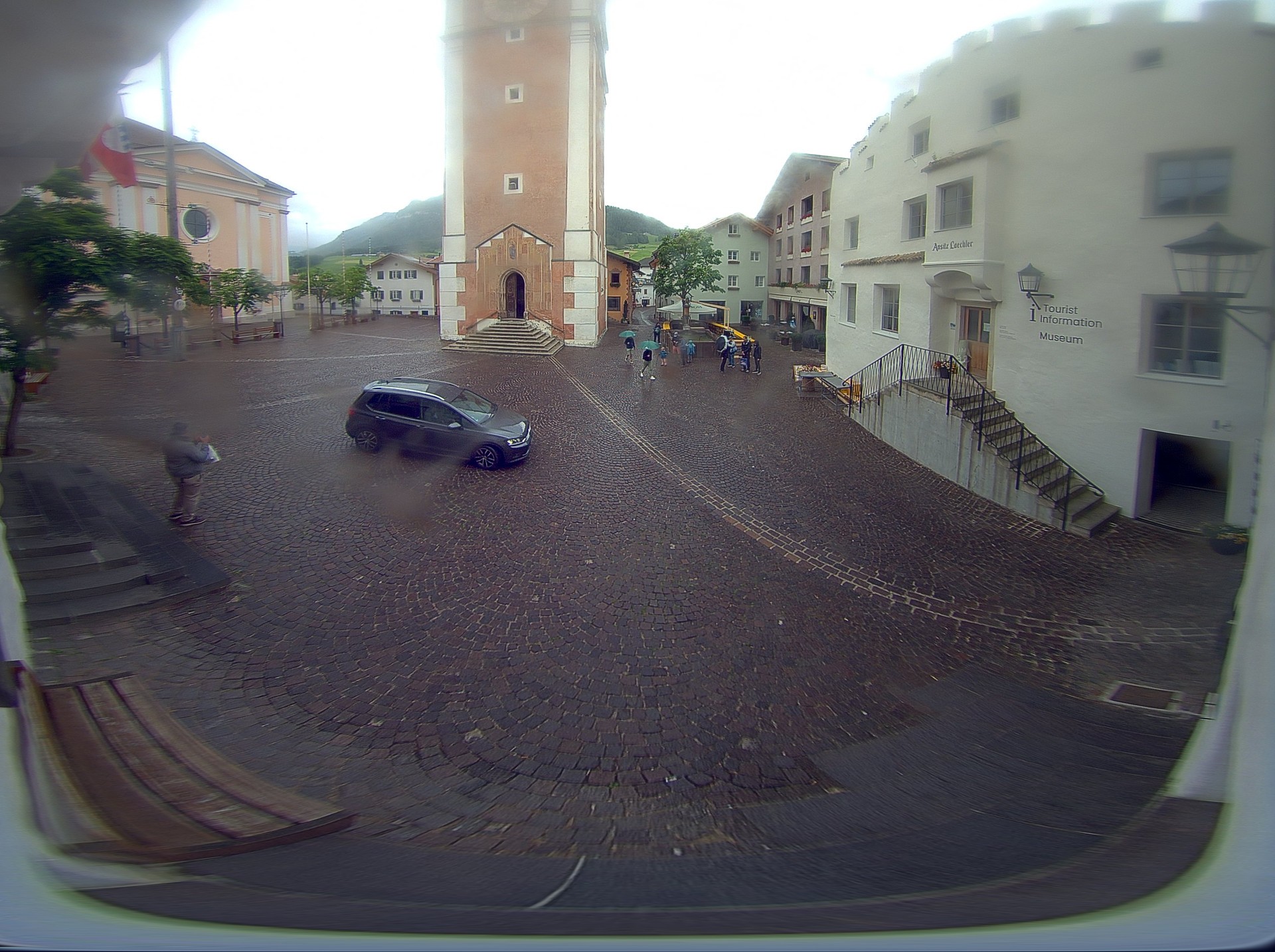 Archiv Foto Webcam Dorfplatz Kastelruth, Südtirol