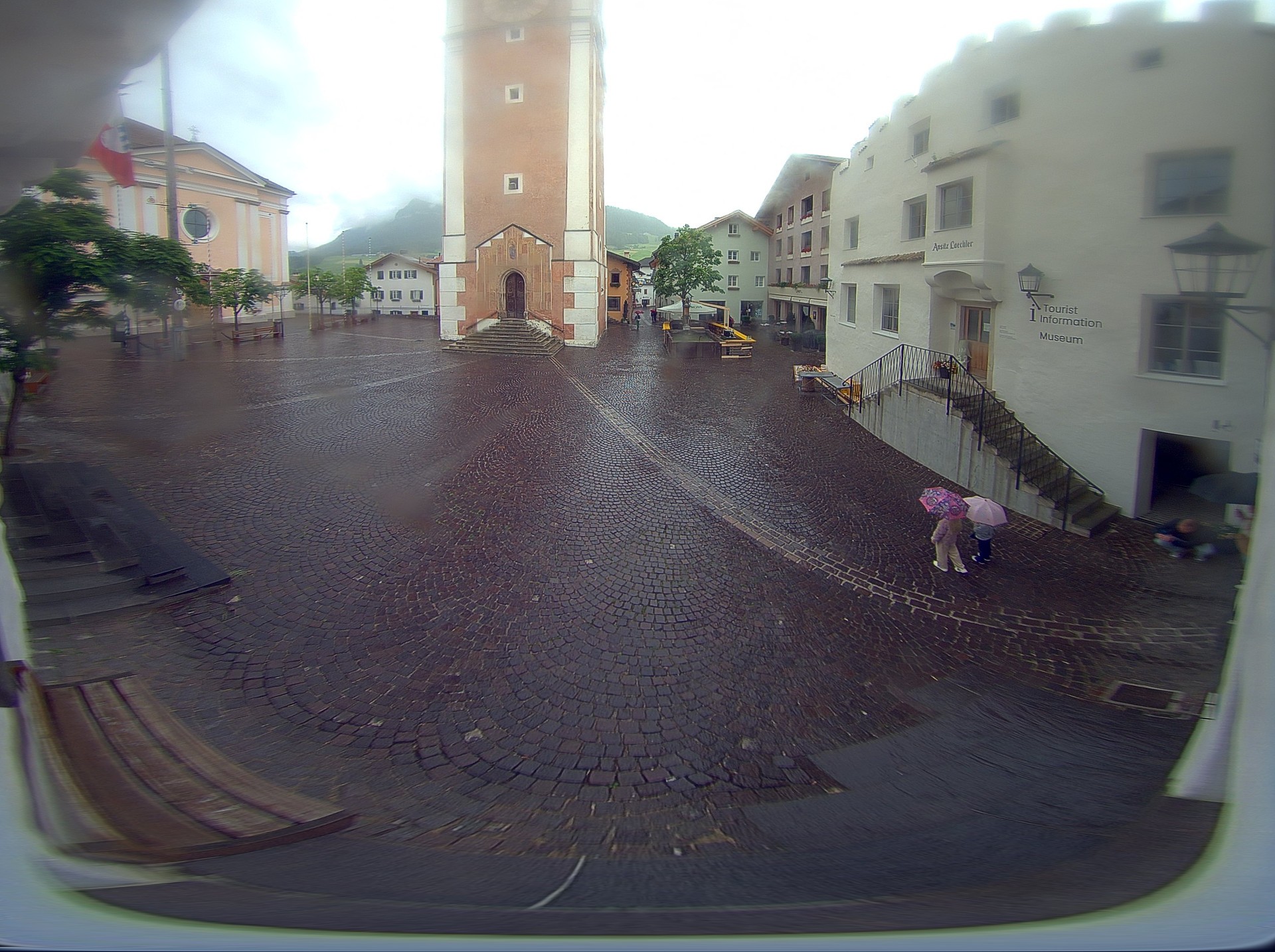 Archiv Foto Webcam Dorfplatz Kastelruth, Südtirol