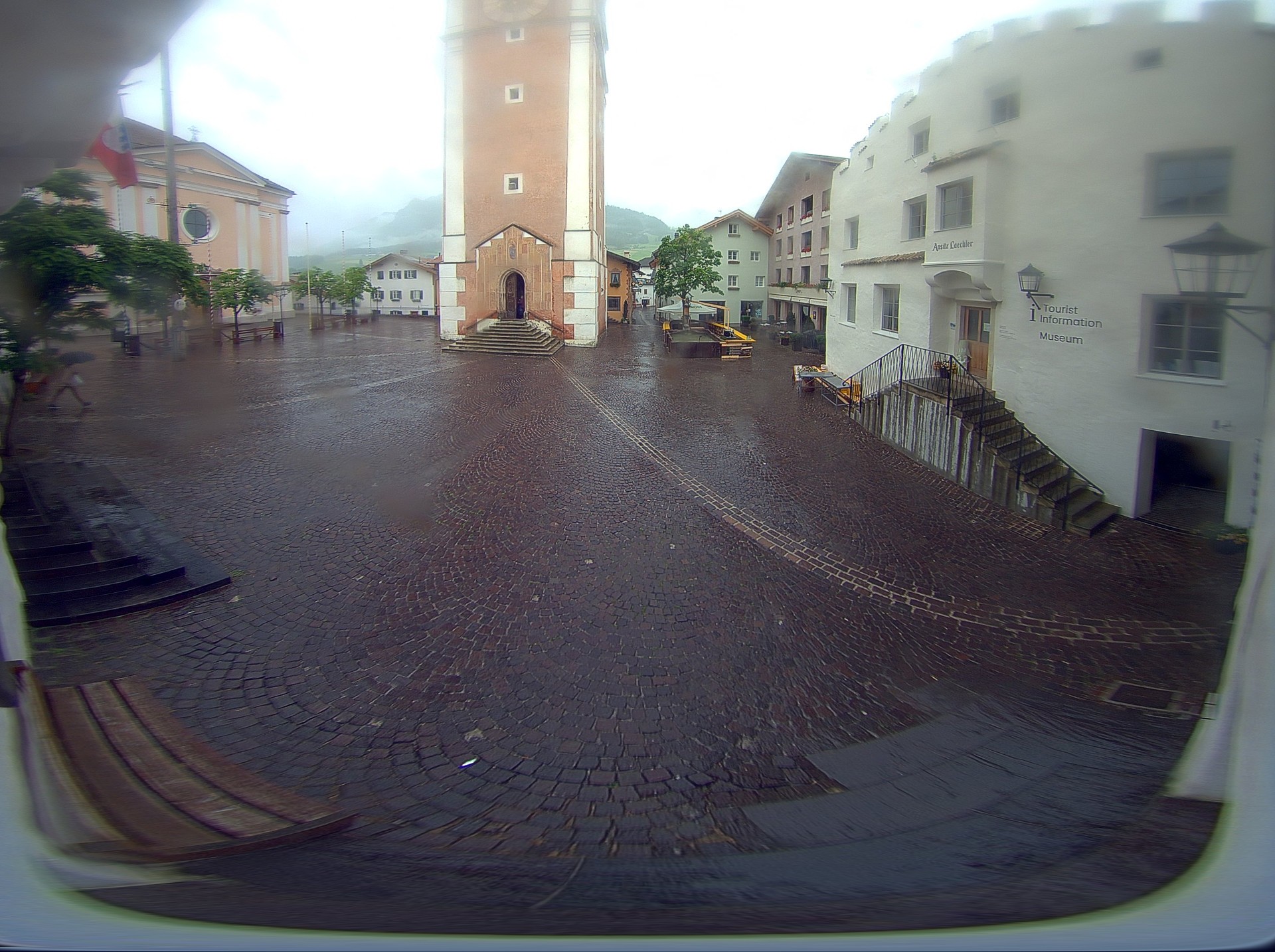 Archiv Foto Webcam Dorfplatz Kastelruth, Südtirol