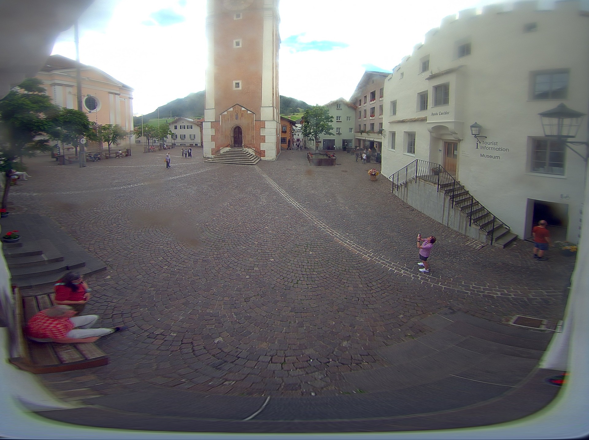 Archiv Foto Webcam Dorfplatz Kastelruth, Südtirol