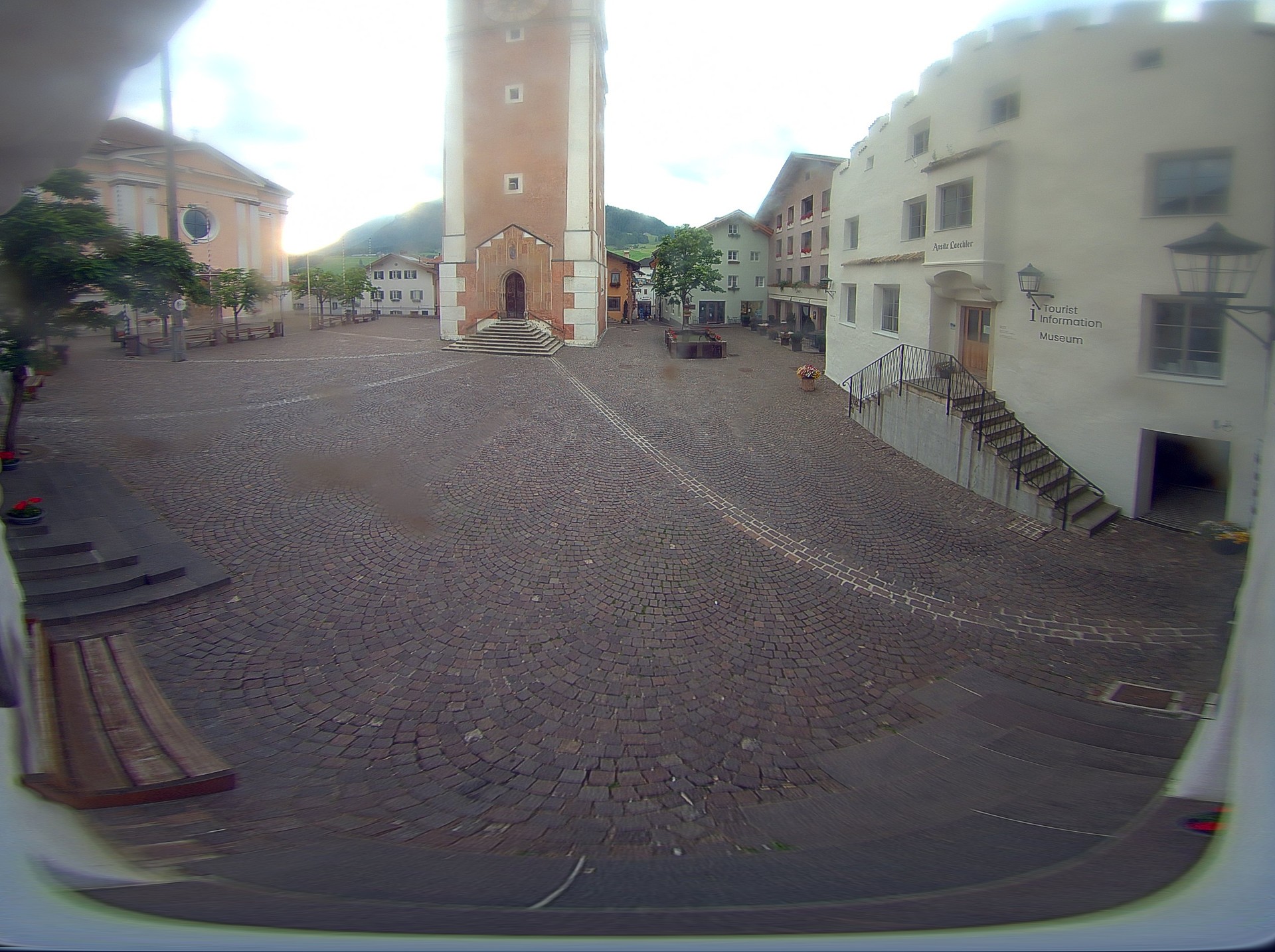 Archiv Foto Webcam Dorfplatz Kastelruth, Südtirol