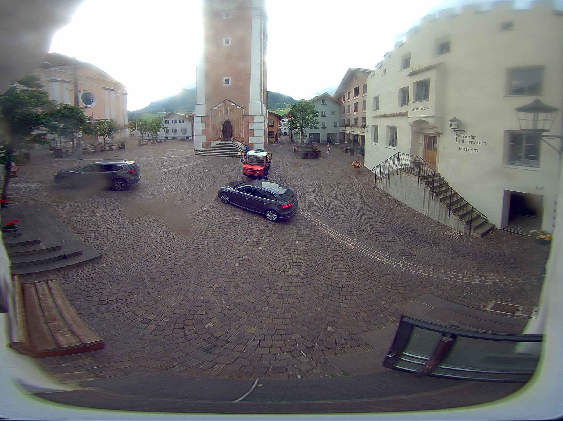Archiv Foto Webcam Dorfplatz Kastelruth, Südtirol