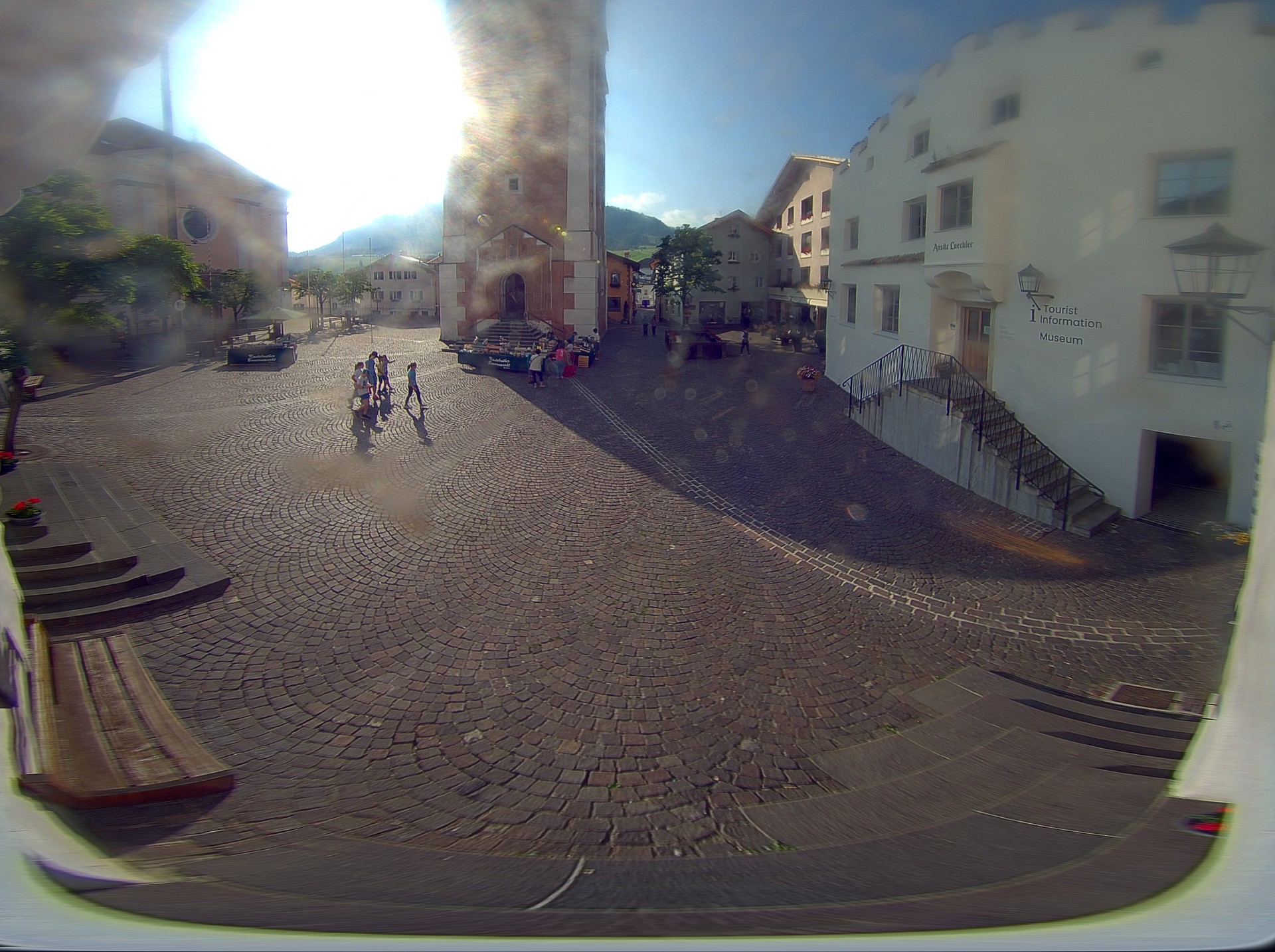 Archiv Foto Webcam Dorfplatz Kastelruth, Südtirol