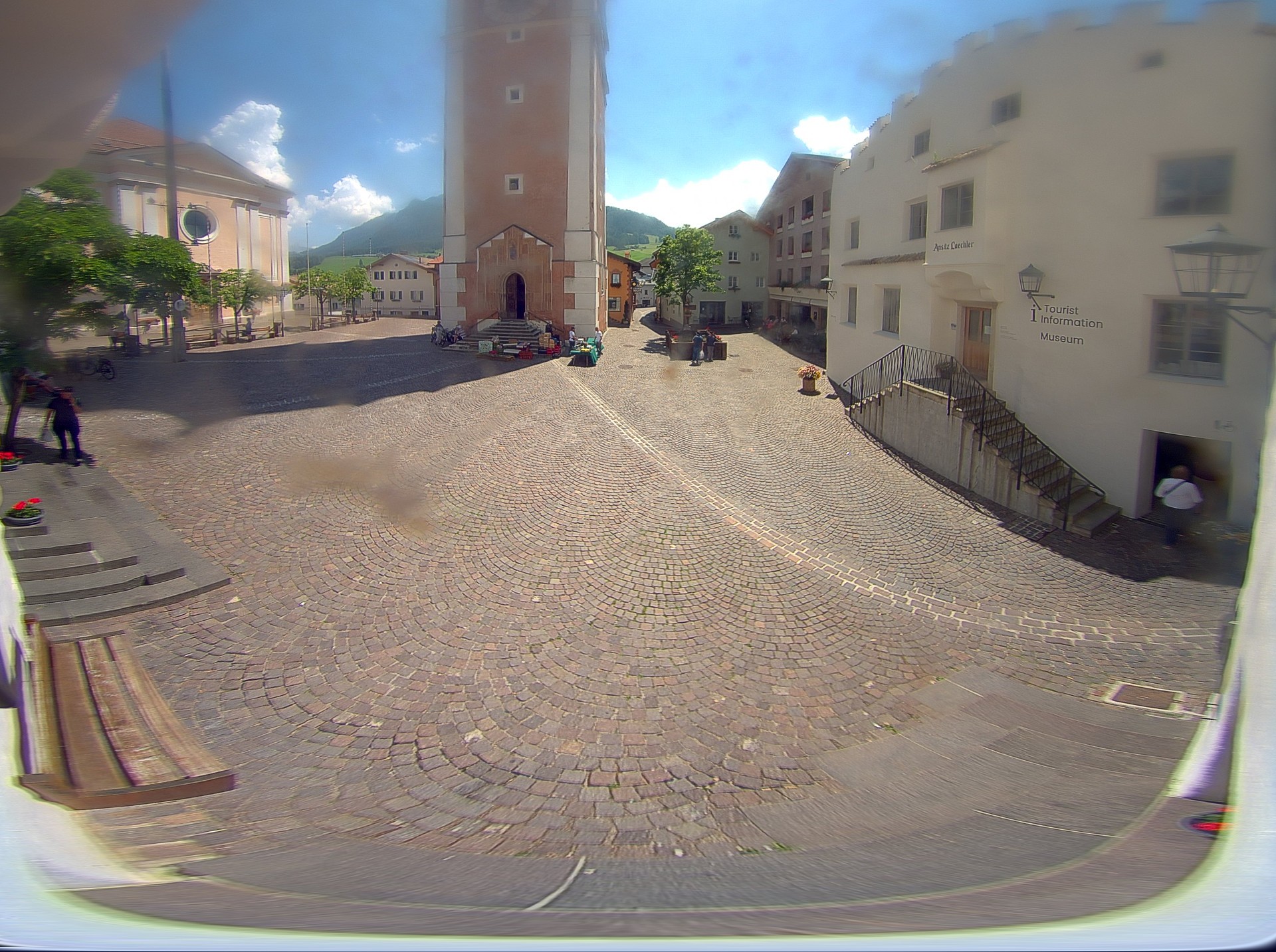 Archiv Foto Webcam Dorfplatz Kastelruth, Südtirol