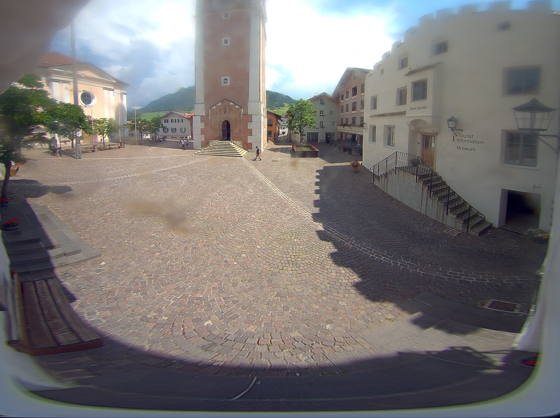 Archiv Foto Webcam Dorfplatz Kastelruth, Südtirol