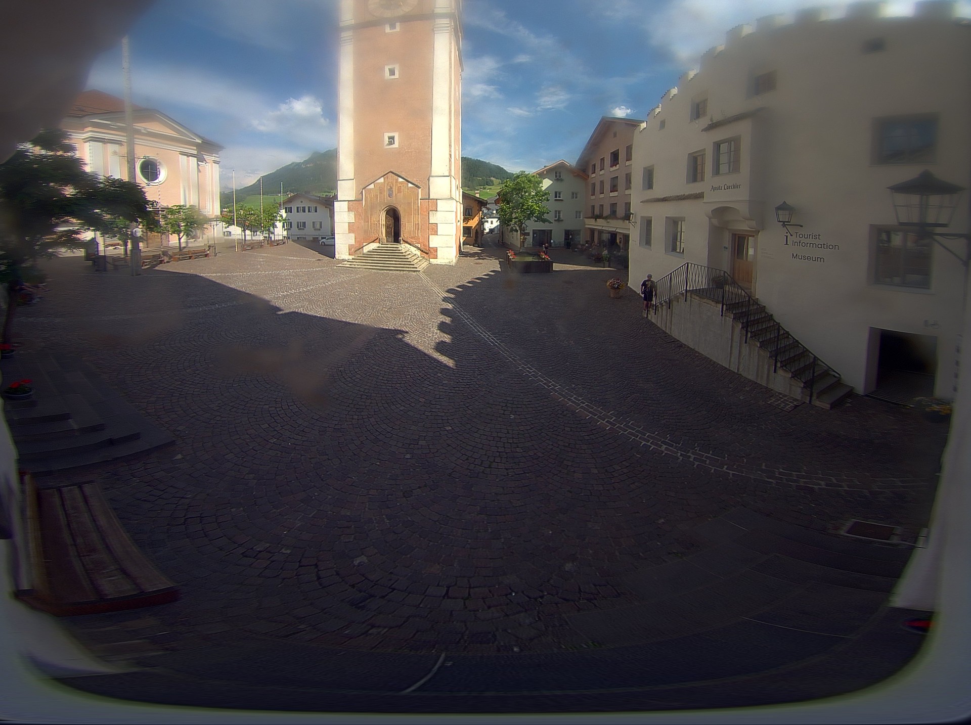 Archiv Foto Webcam Dorfplatz Kastelruth, Südtirol