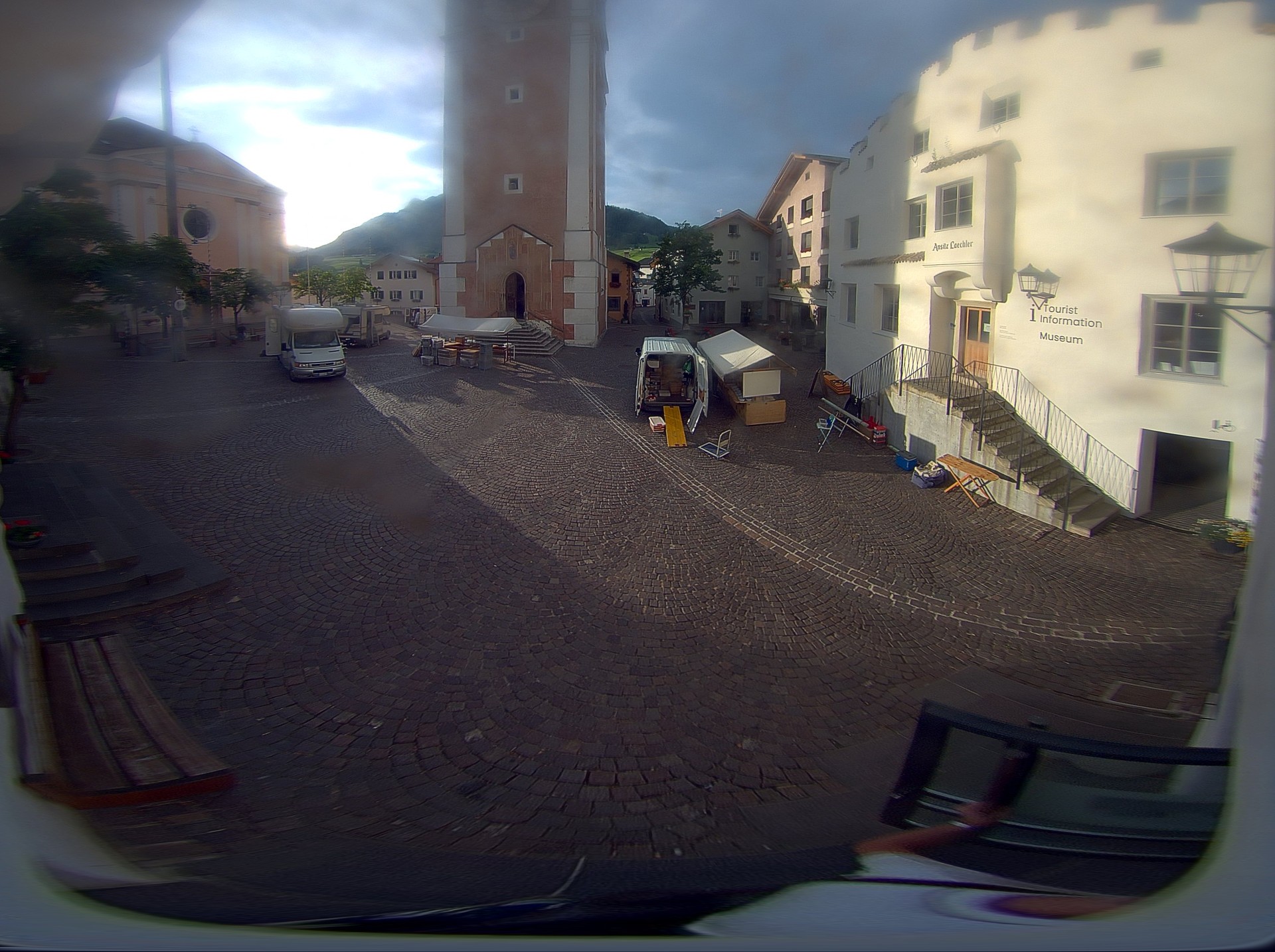 Archiv Foto Webcam Dorfplatz Kastelruth, Südtirol