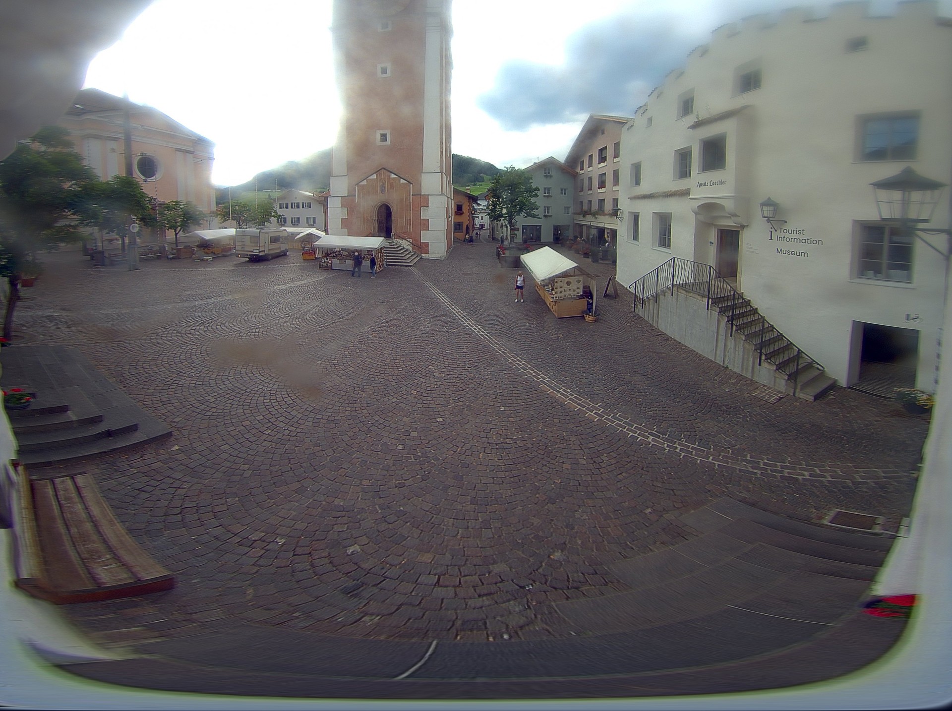 Archiv Foto Webcam Dorfplatz Kastelruth, Südtirol