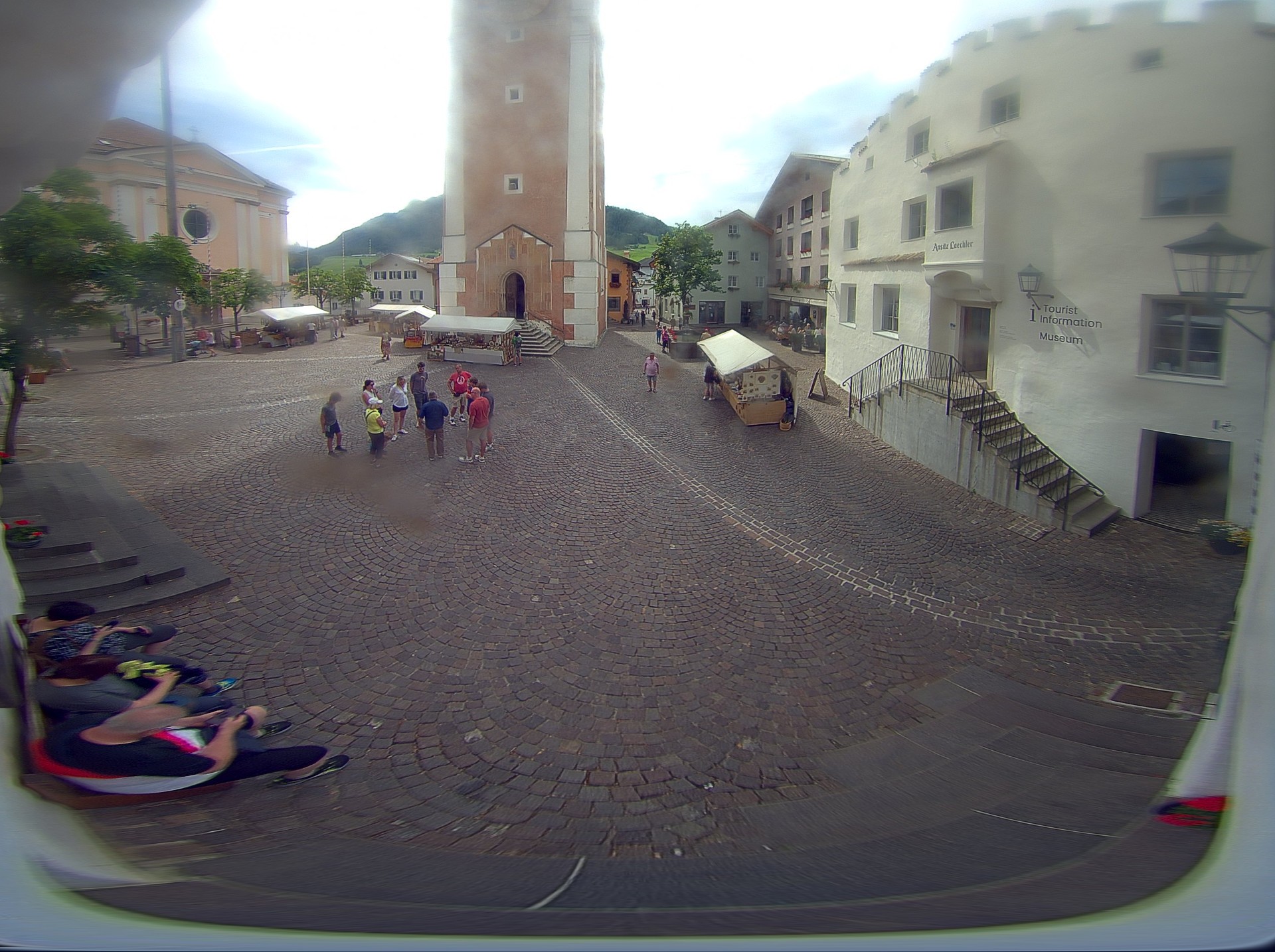 Archiv Foto Webcam Dorfplatz Kastelruth, Südtirol