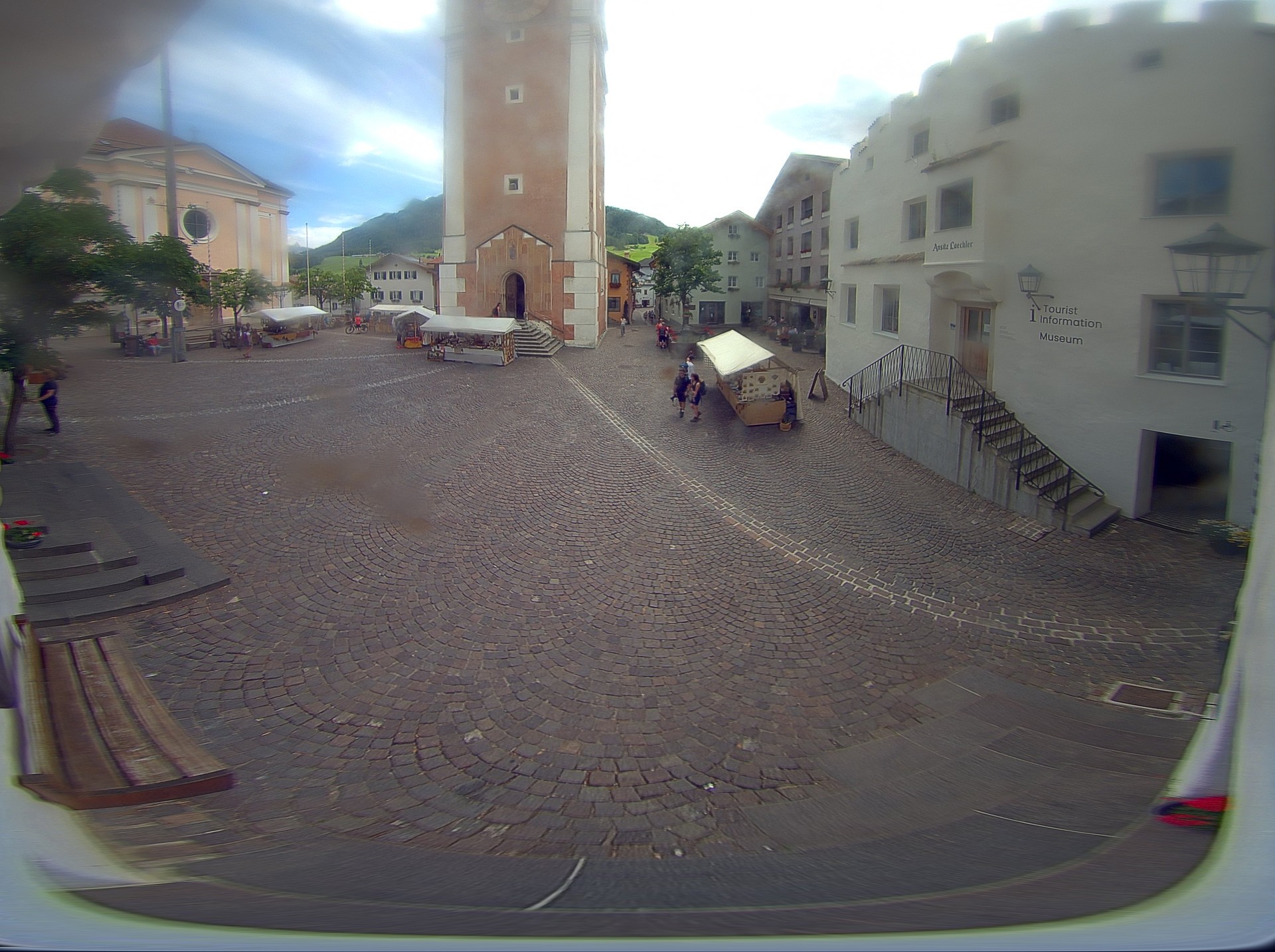 Archiv Foto Webcam Dorfplatz Kastelruth, Südtirol