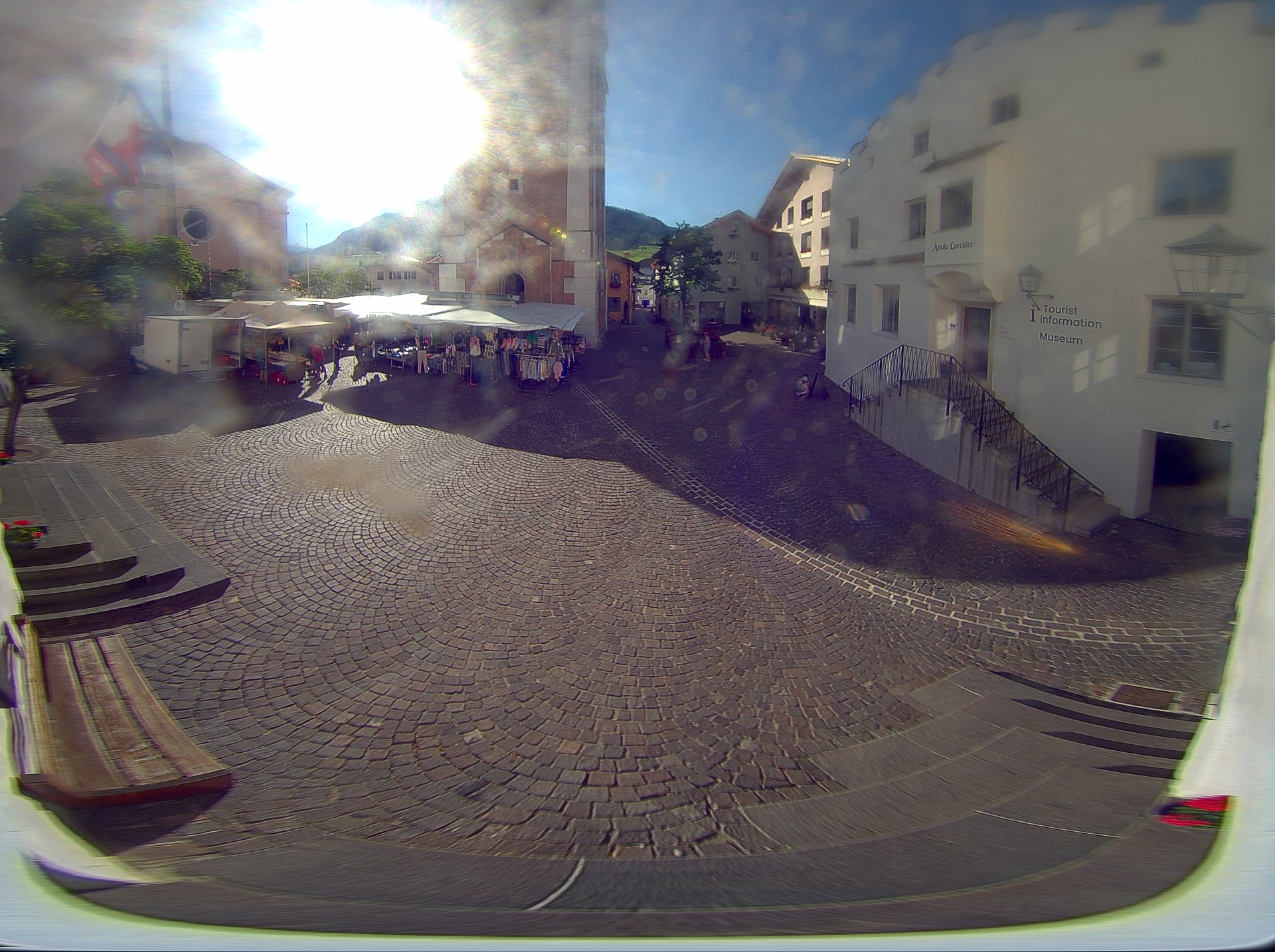 Archiv Foto Webcam Dorfplatz Kastelruth, Südtirol