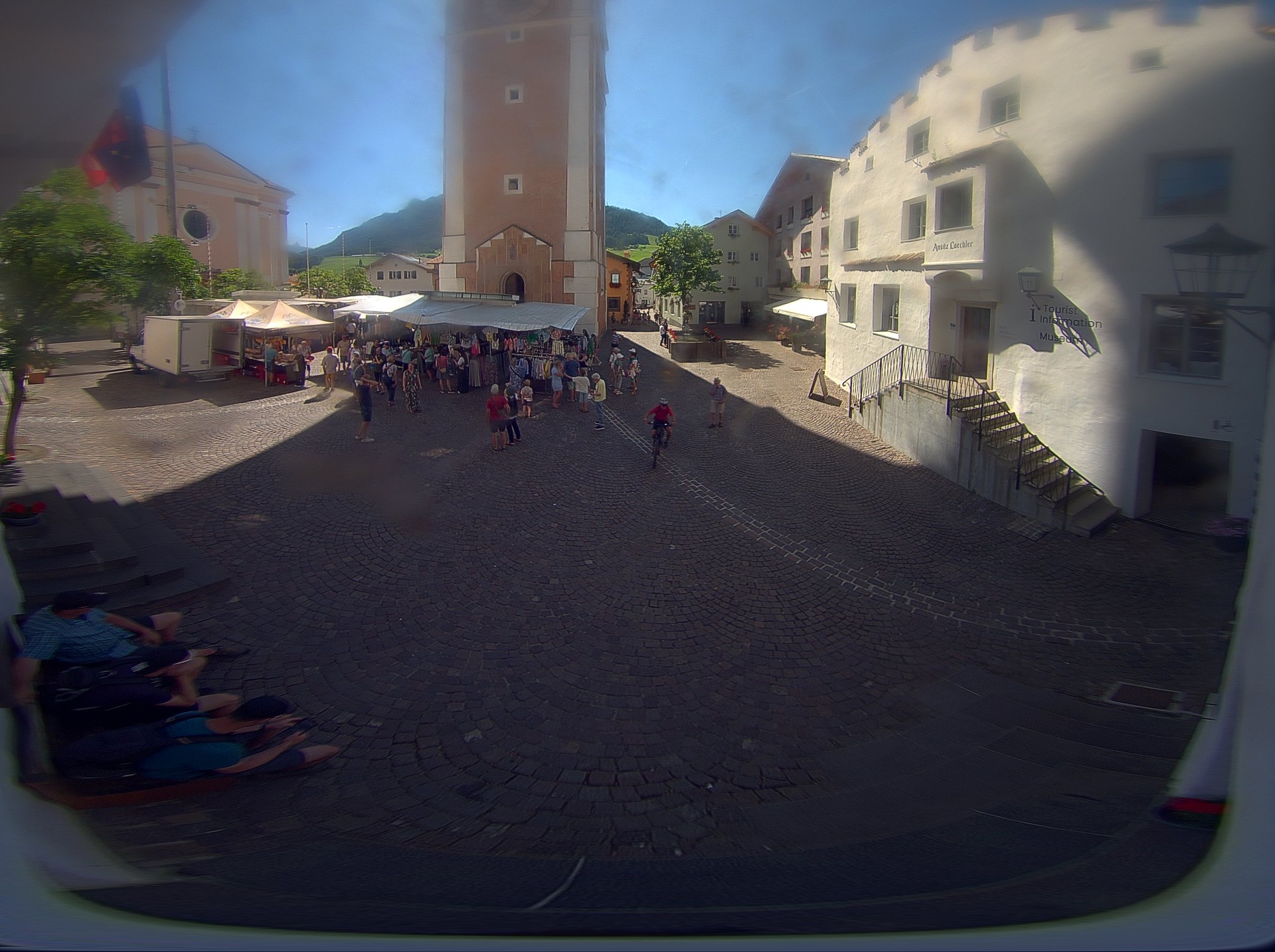 Archiv Foto Webcam Dorfplatz Kastelruth, Südtirol