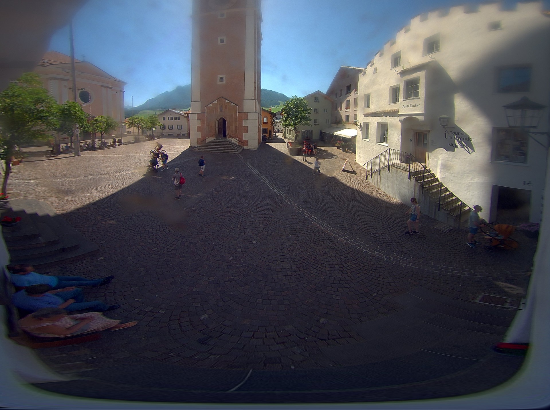 Archiv Foto Webcam Dorfplatz Kastelruth, Südtirol