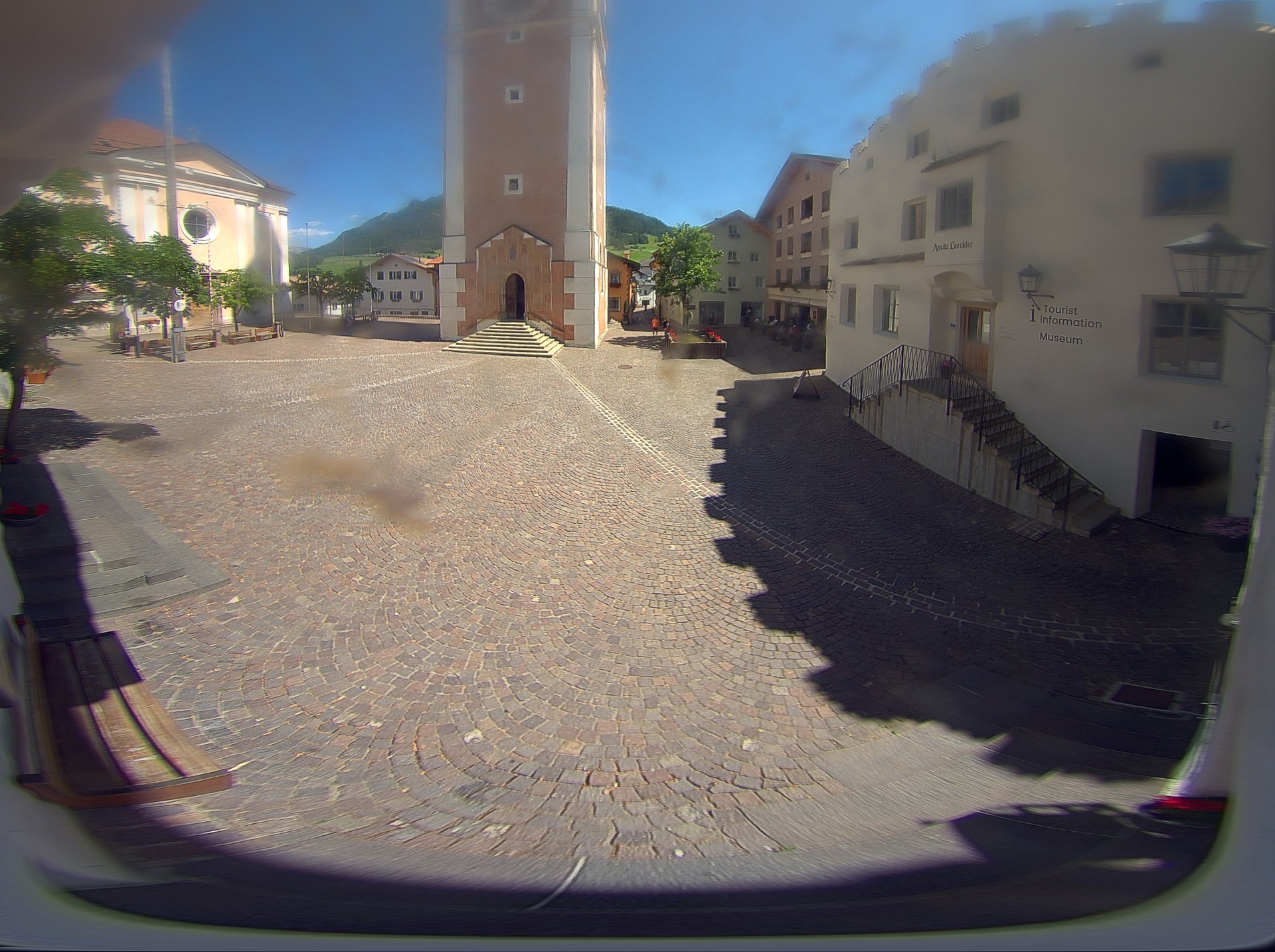 Archiv Foto Webcam Dorfplatz Kastelruth, Südtirol