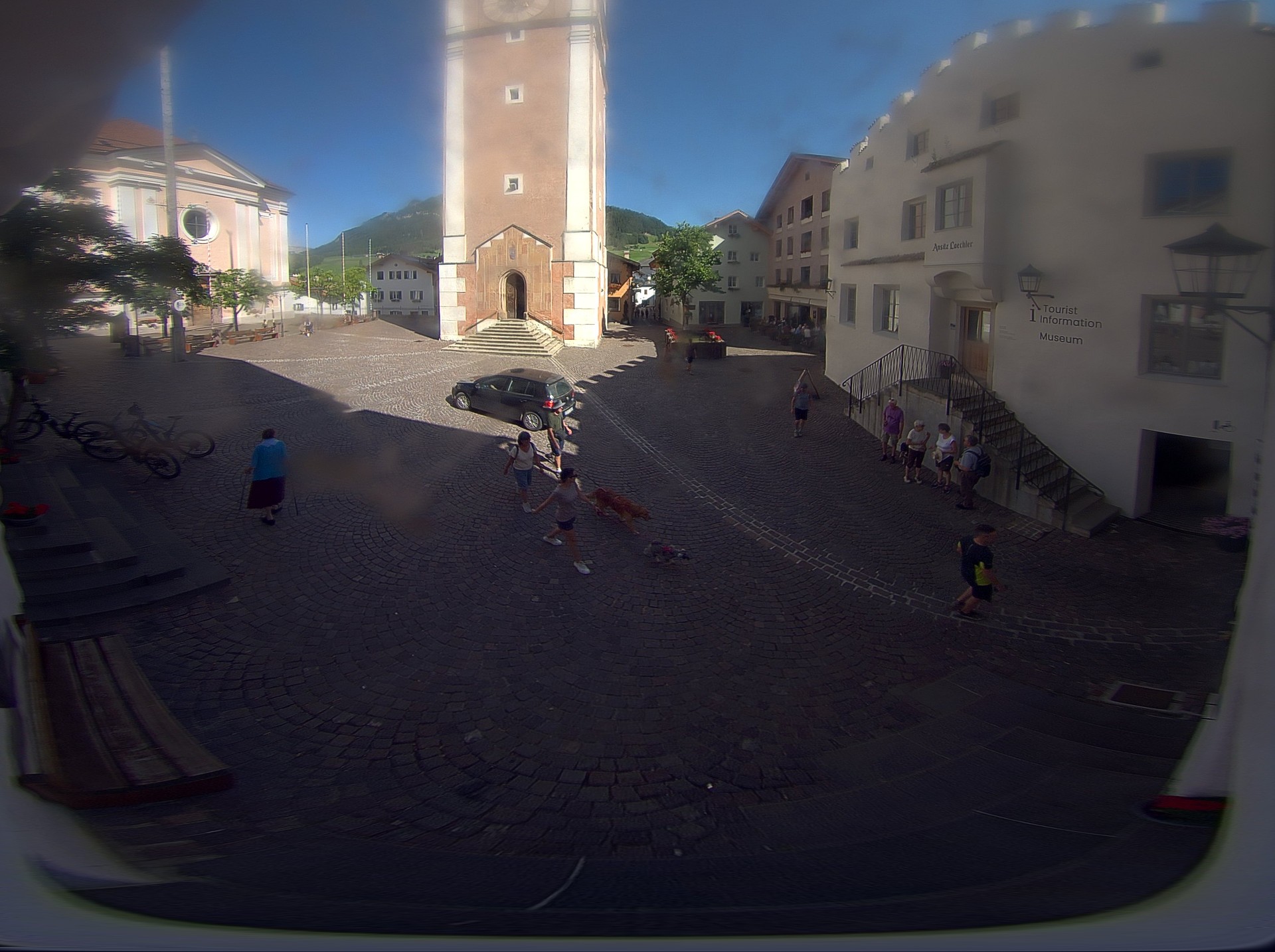 Archiv Foto Webcam Dorfplatz Kastelruth, Südtirol