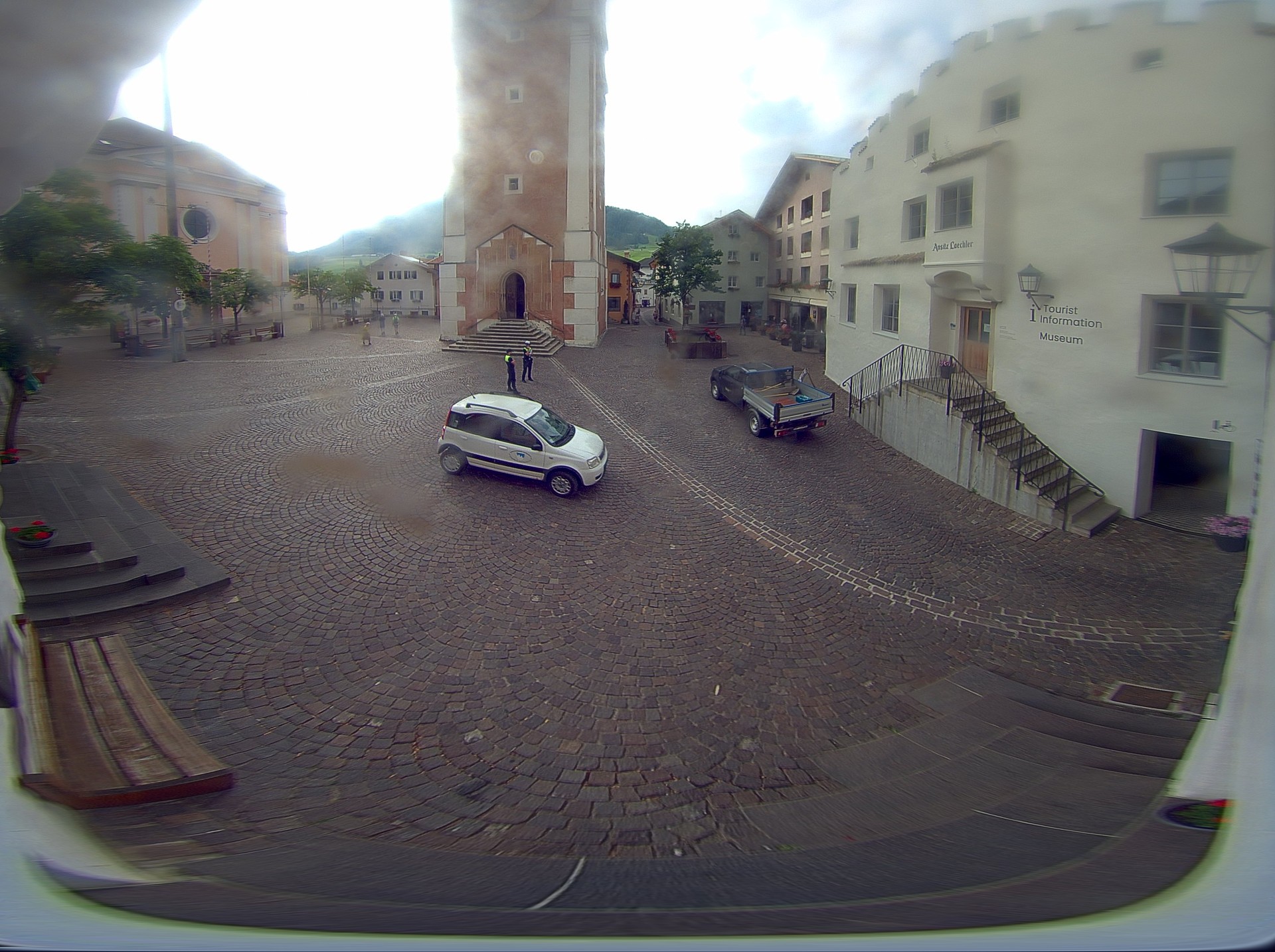 Archiv Foto Webcam Dorfplatz Kastelruth, Südtirol