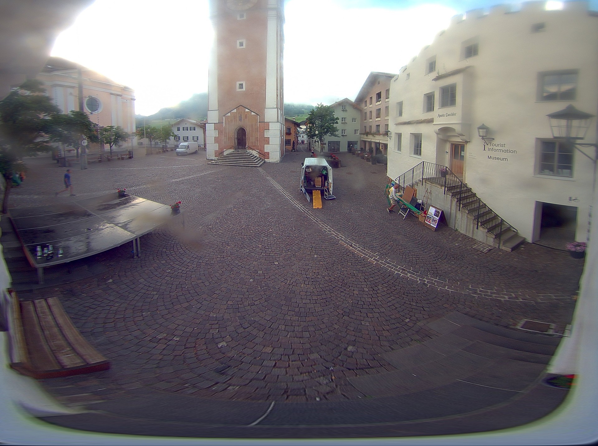 Archiv Foto Webcam Dorfplatz Kastelruth, Südtirol