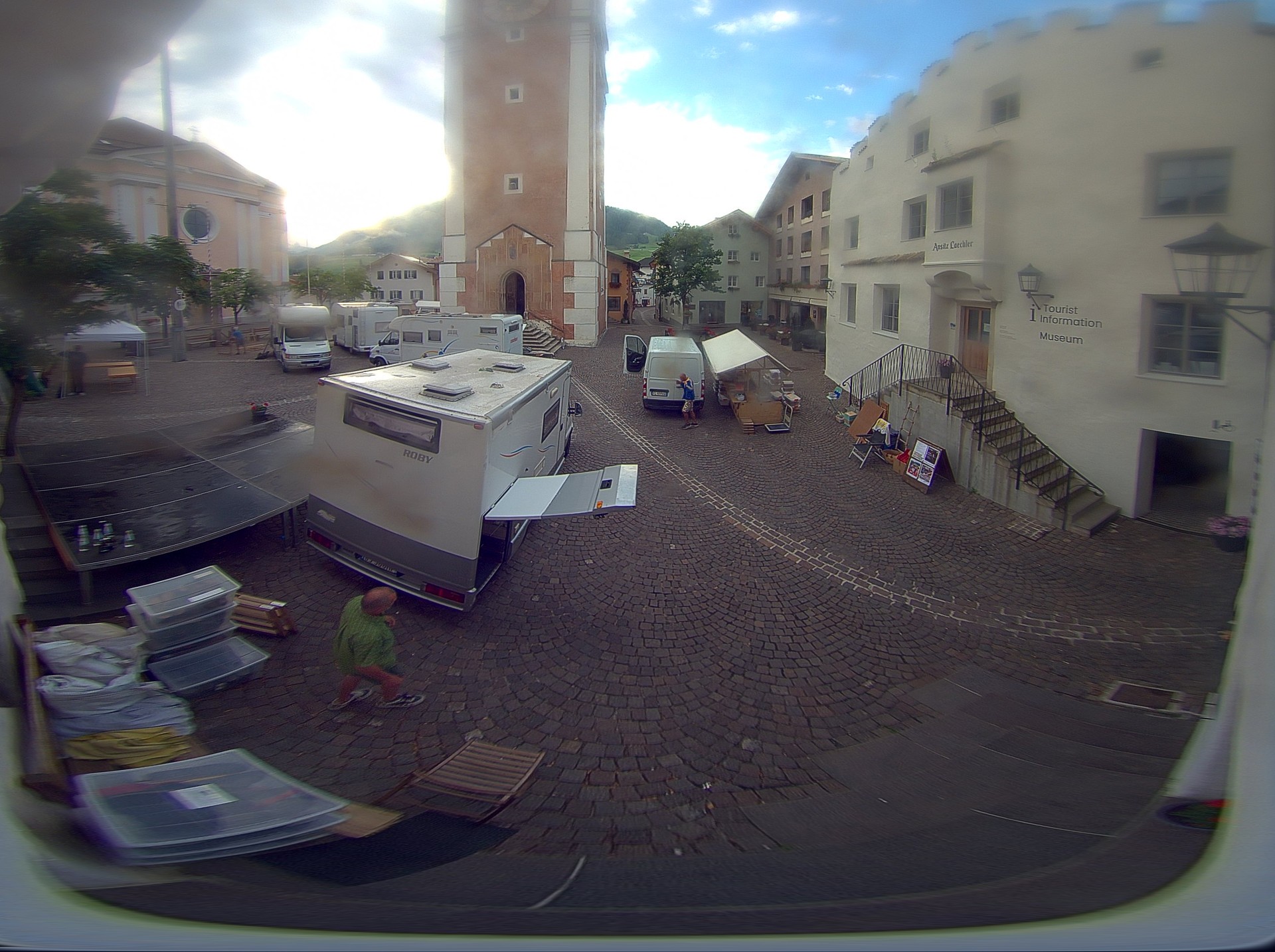 Archiv Foto Webcam Dorfplatz Kastelruth, Südtirol