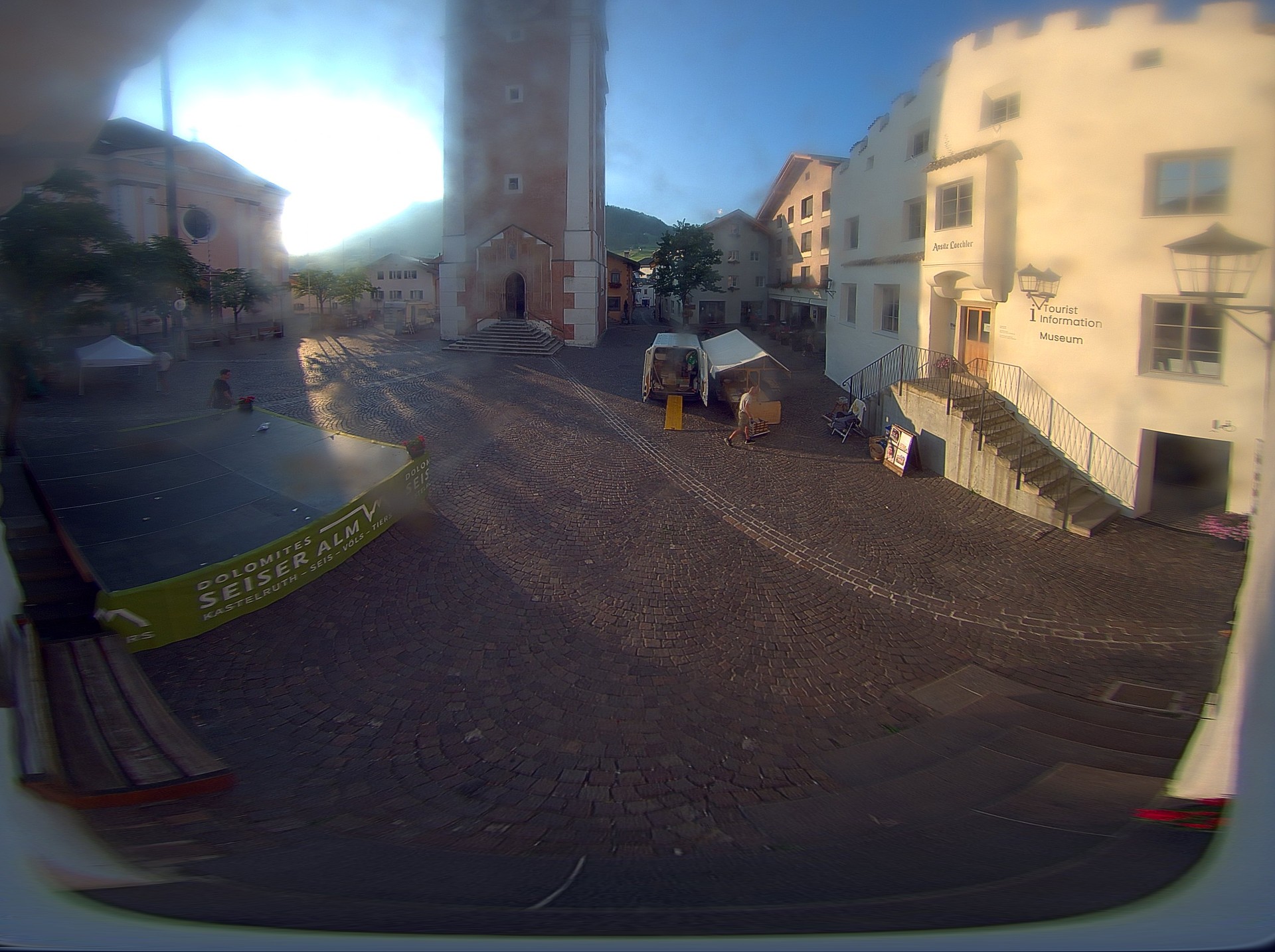 Archiv Foto Webcam Dorfplatz Kastelruth, Südtirol