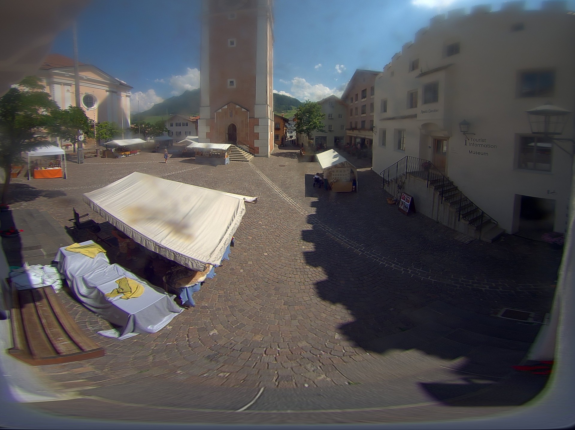 Archiv Foto Webcam Dorfplatz Kastelruth, Südtirol