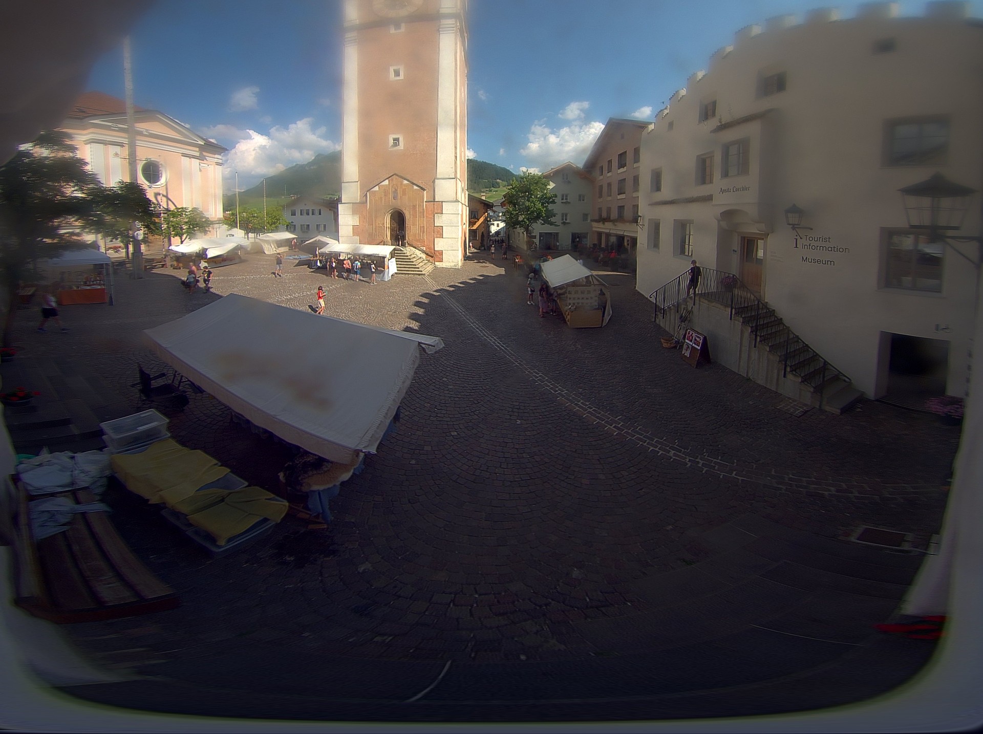 Archiv Foto Webcam Dorfplatz Kastelruth, Südtirol