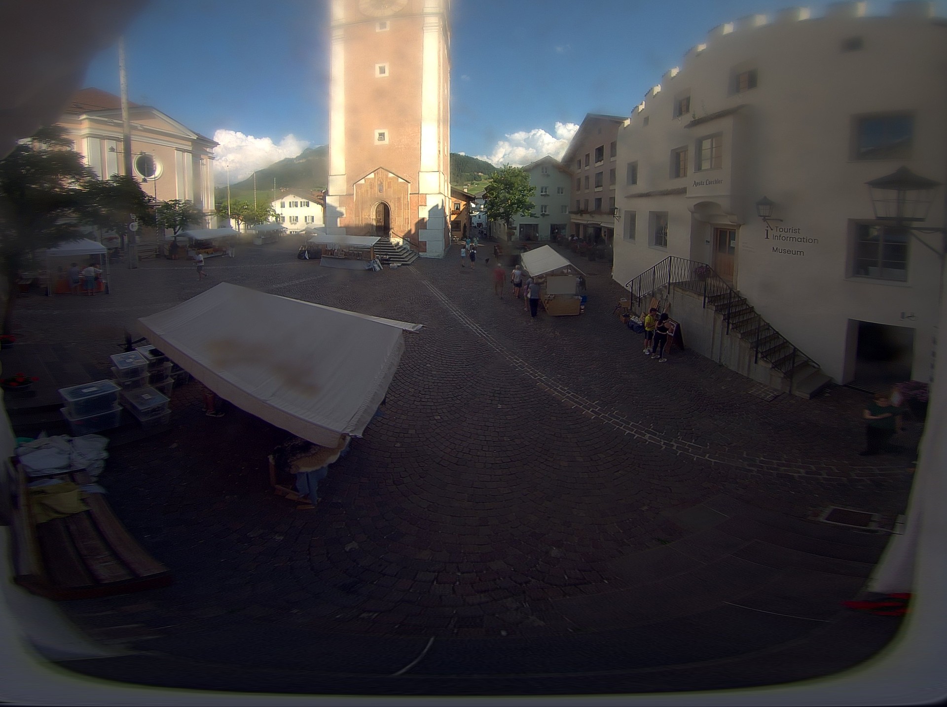 Archiv Foto Webcam Dorfplatz Kastelruth, Südtirol