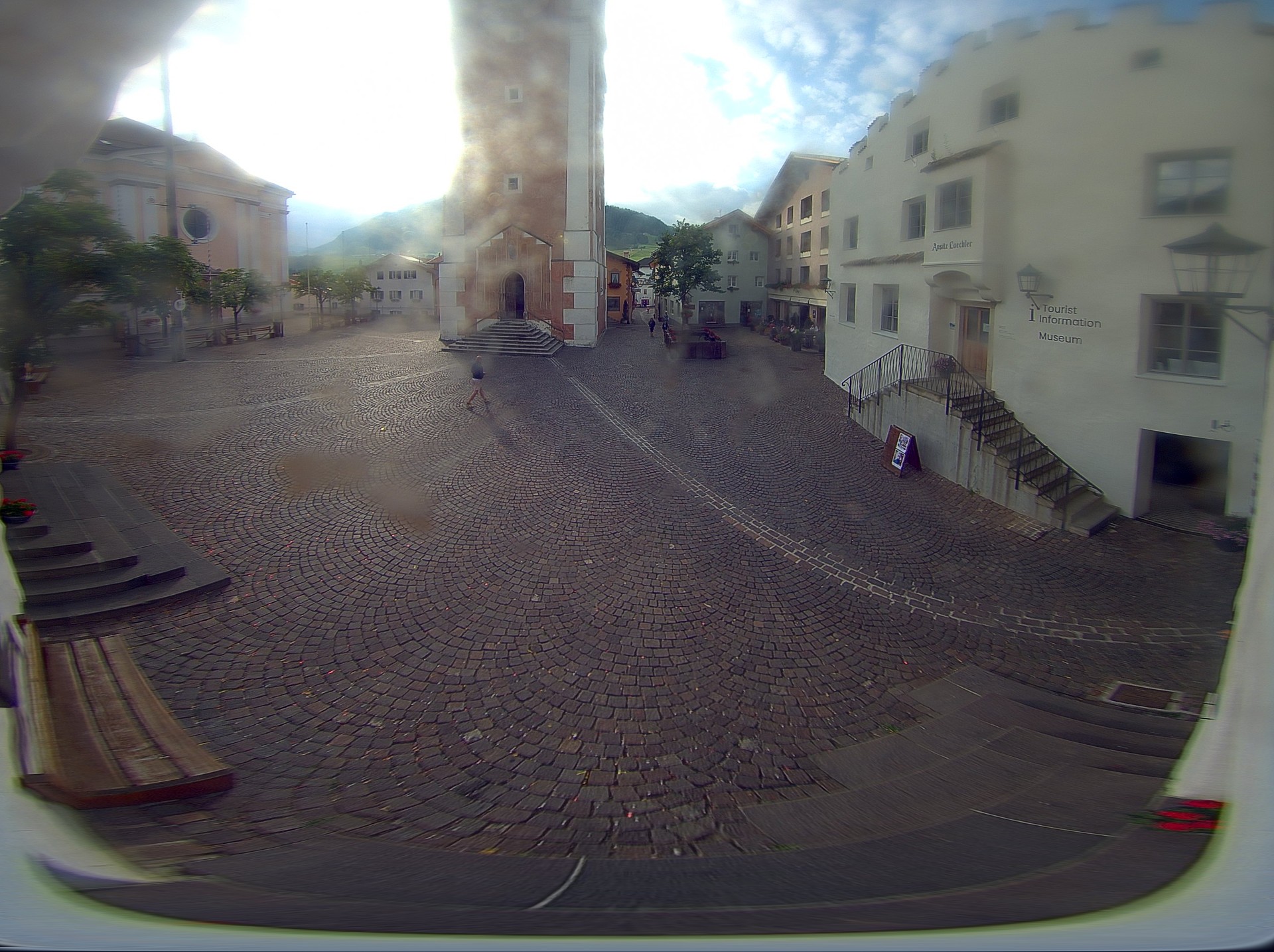 Archiv Foto Webcam Dorfplatz Kastelruth, Südtirol