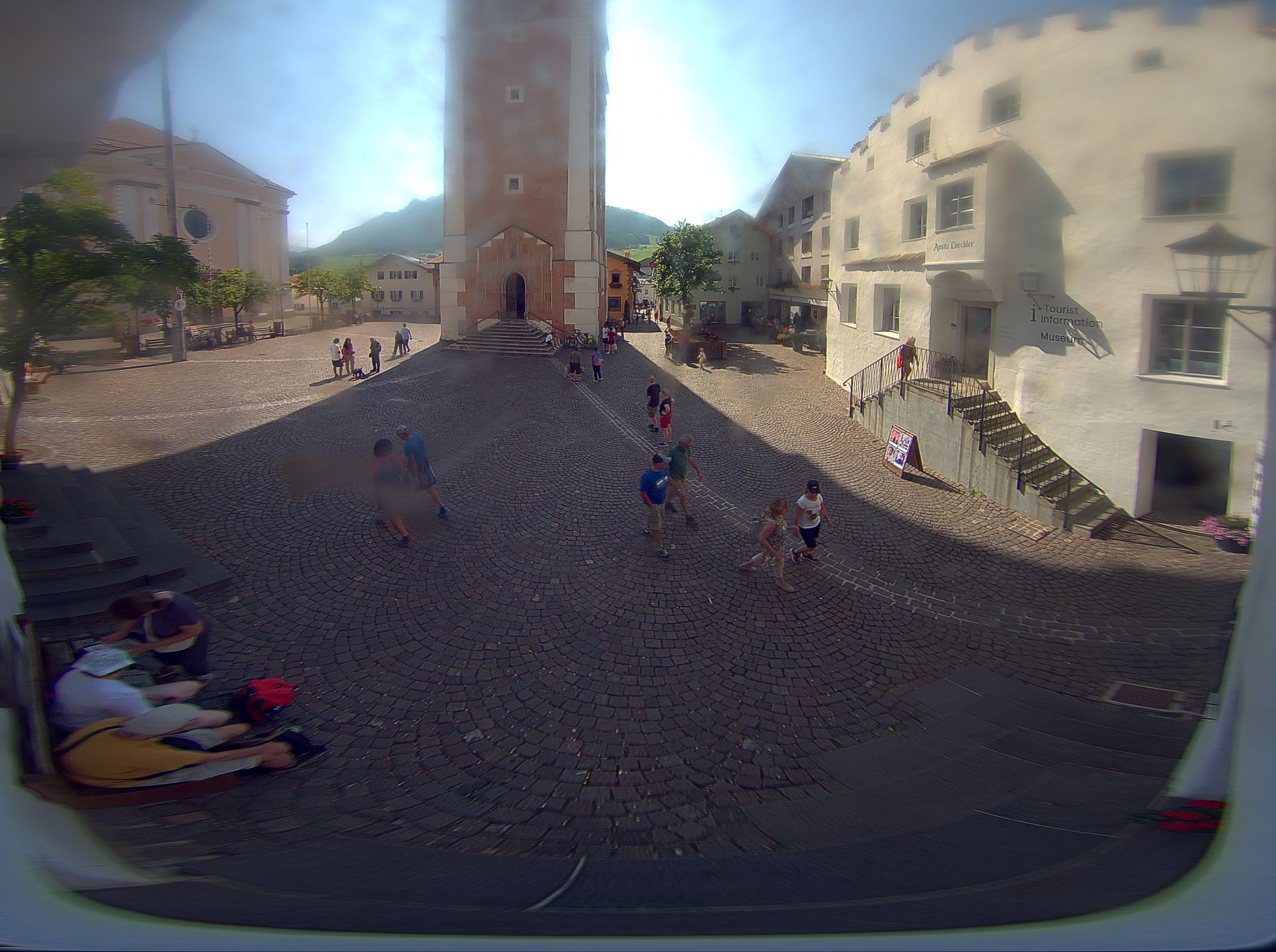 Archiv Foto Webcam Dorfplatz Kastelruth, Südtirol